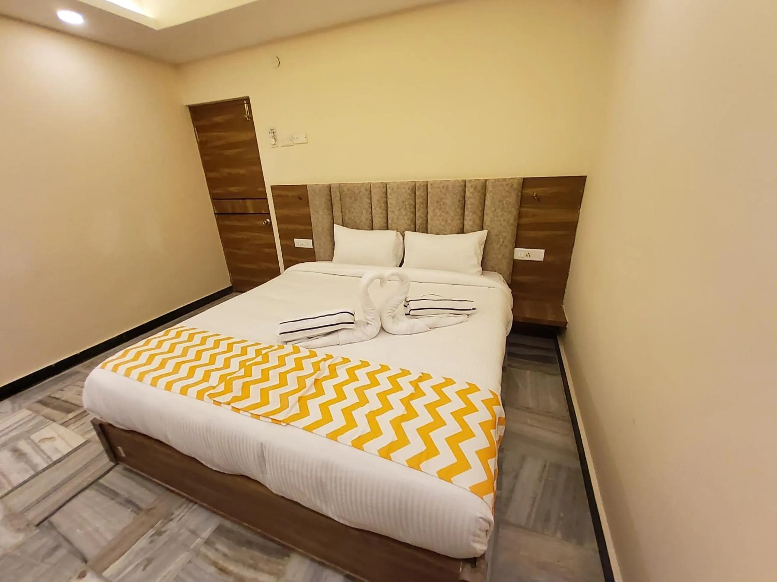 Bed in GT Grande Hotel-Near US Consulate