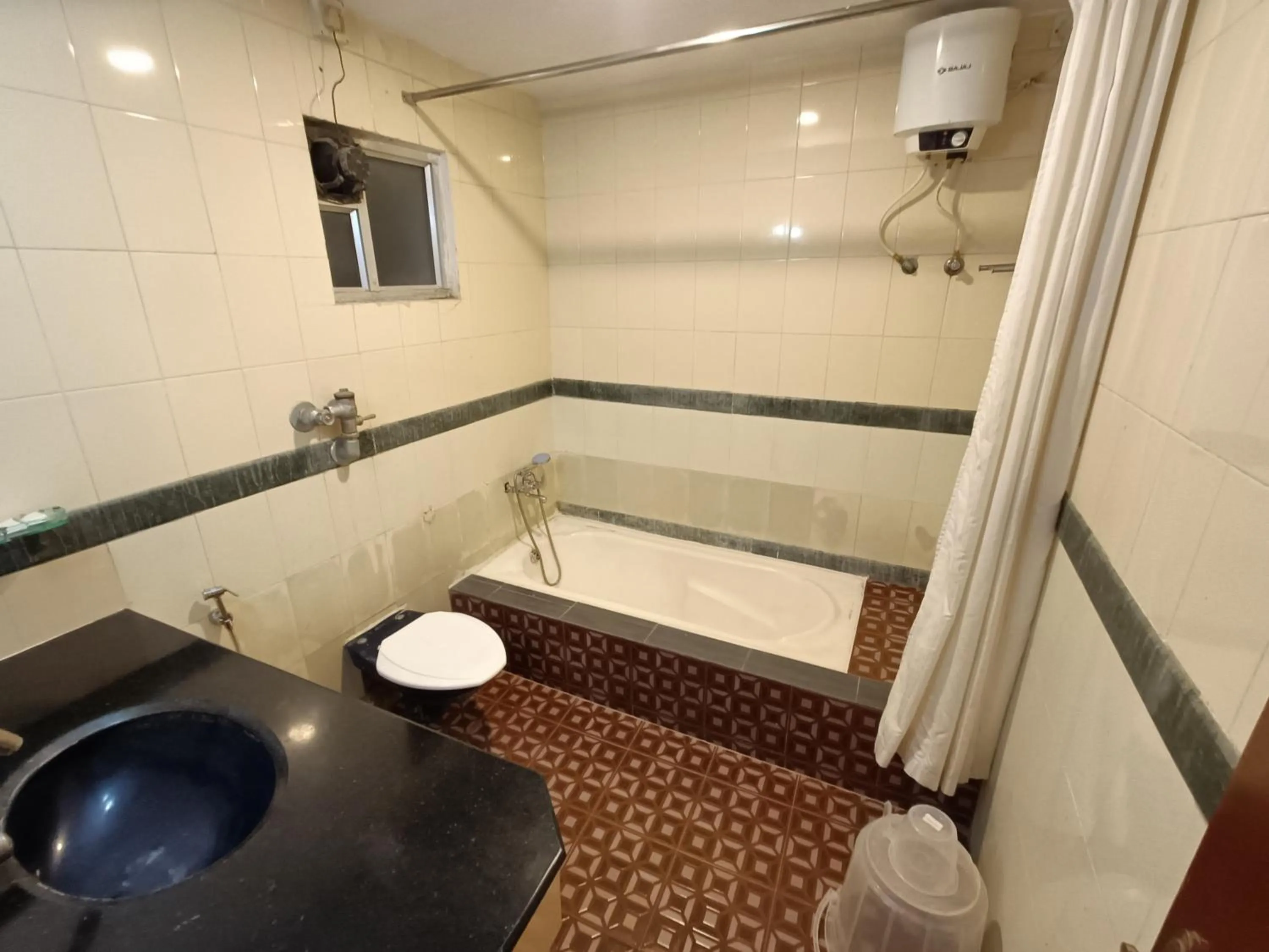 Toilet in GT Grande Hotel-Near US Consulate