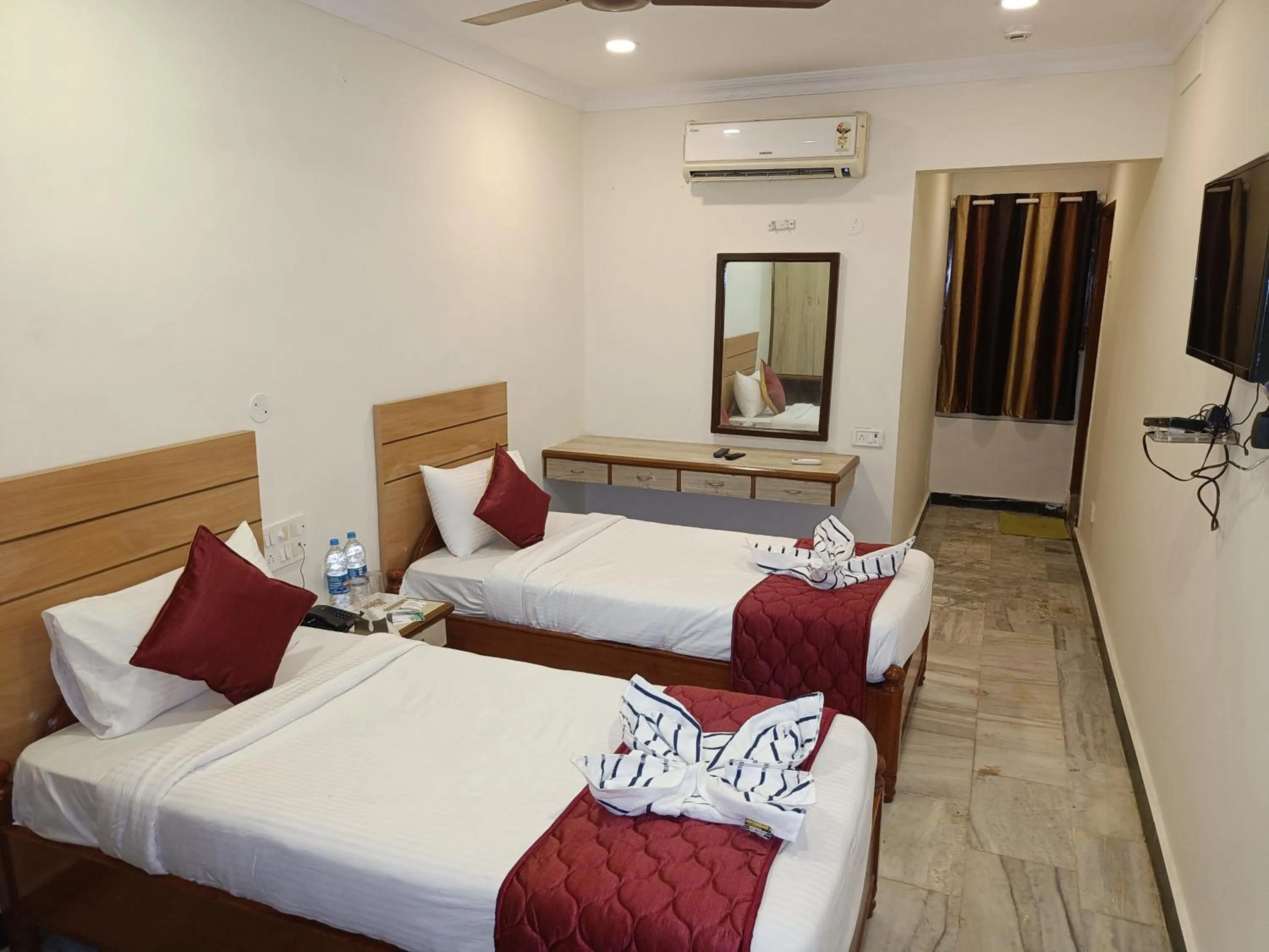 Bed in GT Grande Hotel-Near US Consulate