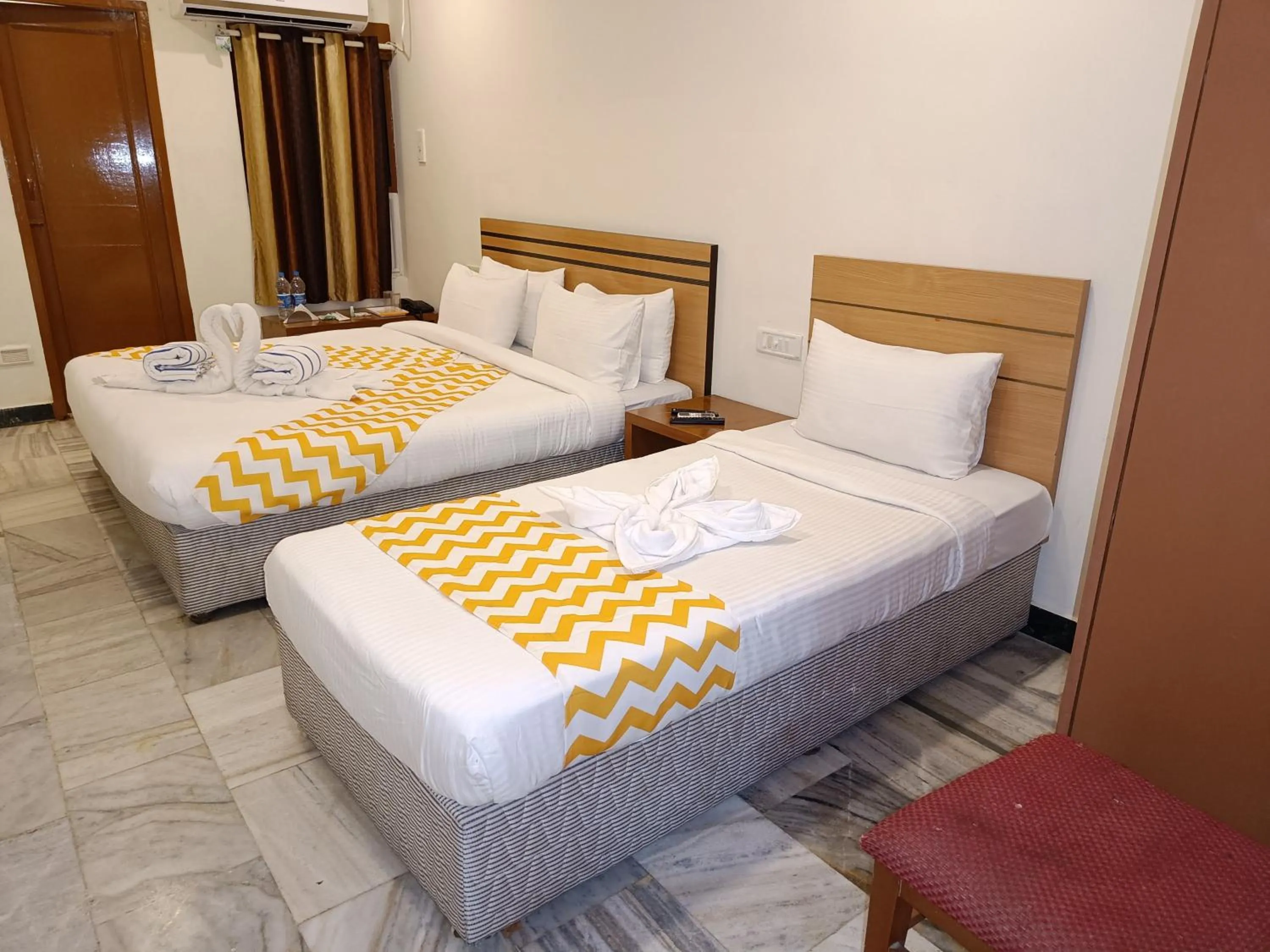 Bed in GT Grande Hotel-Near US Consulate