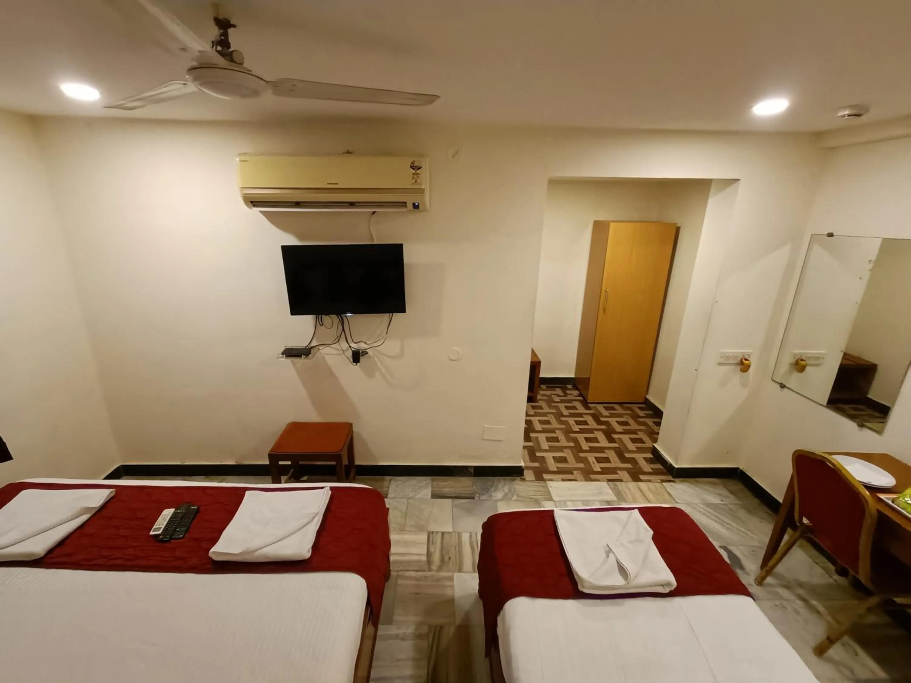 Bed in GT Grande Hotel-Near US Consulate