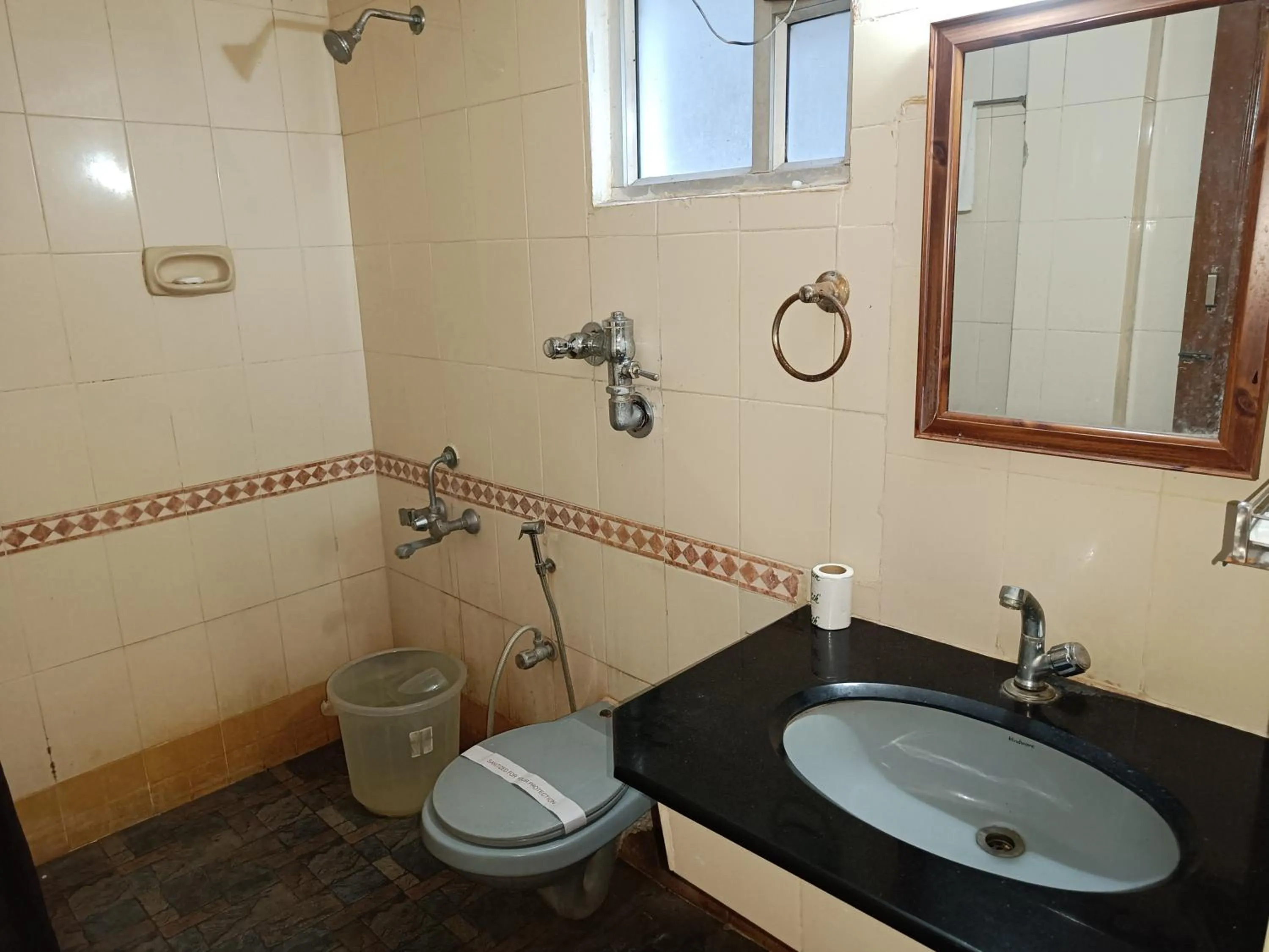 Shower in GT Grande Hotel-Near US Consulate