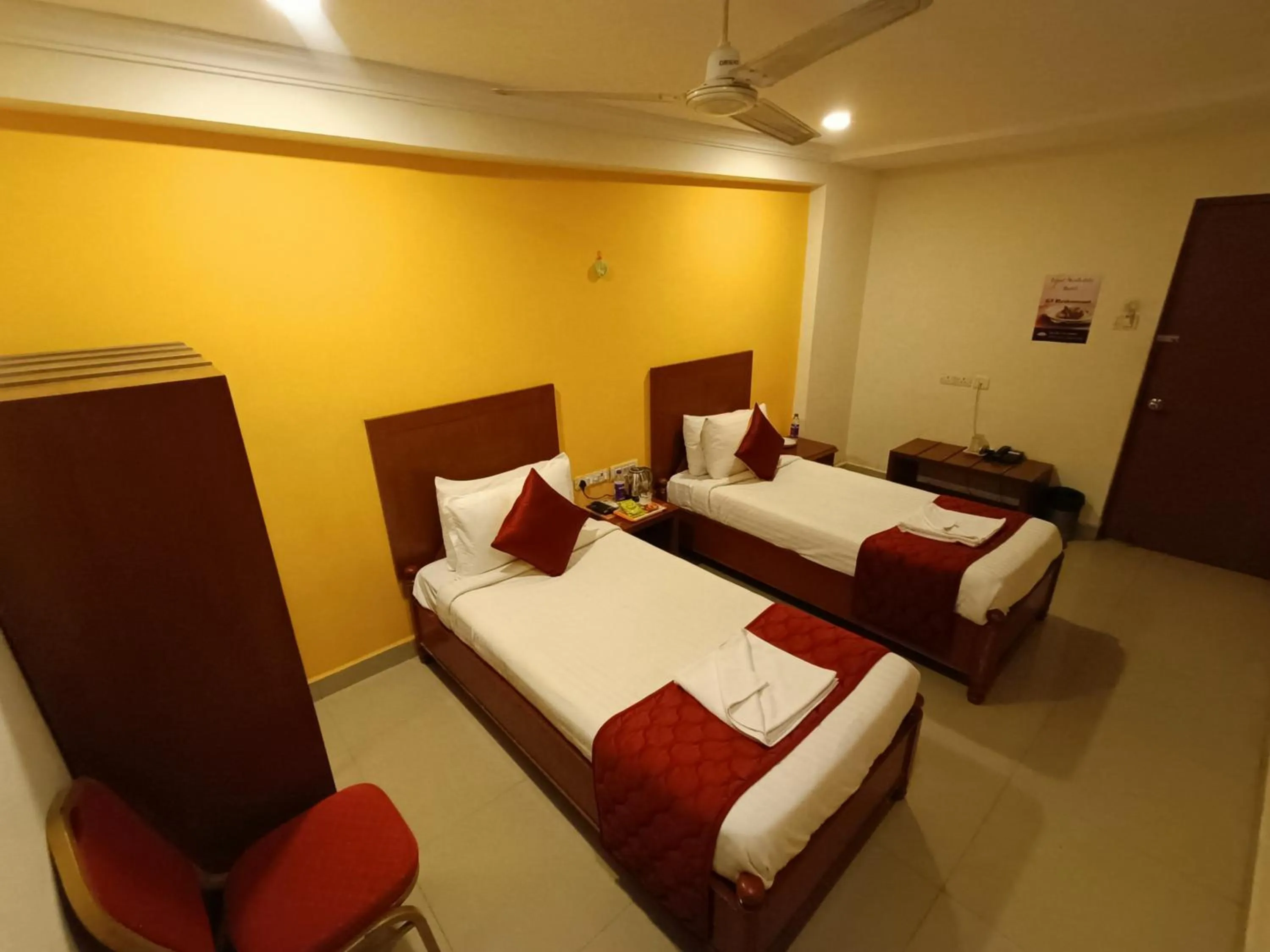 Bed in GT Grande Hotel-Near US Consulate