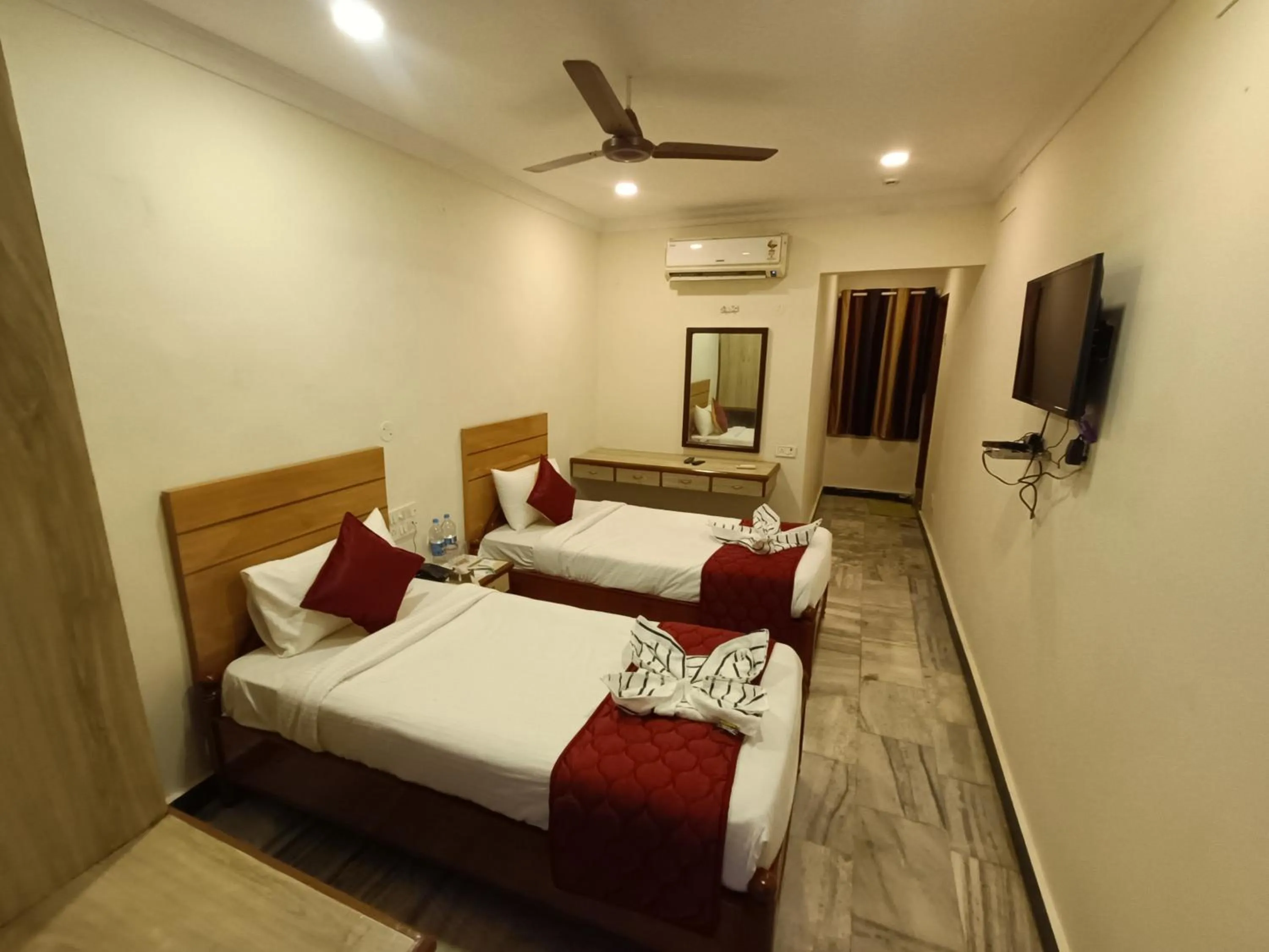 Bed in GT Grande Hotel-Near US Consulate