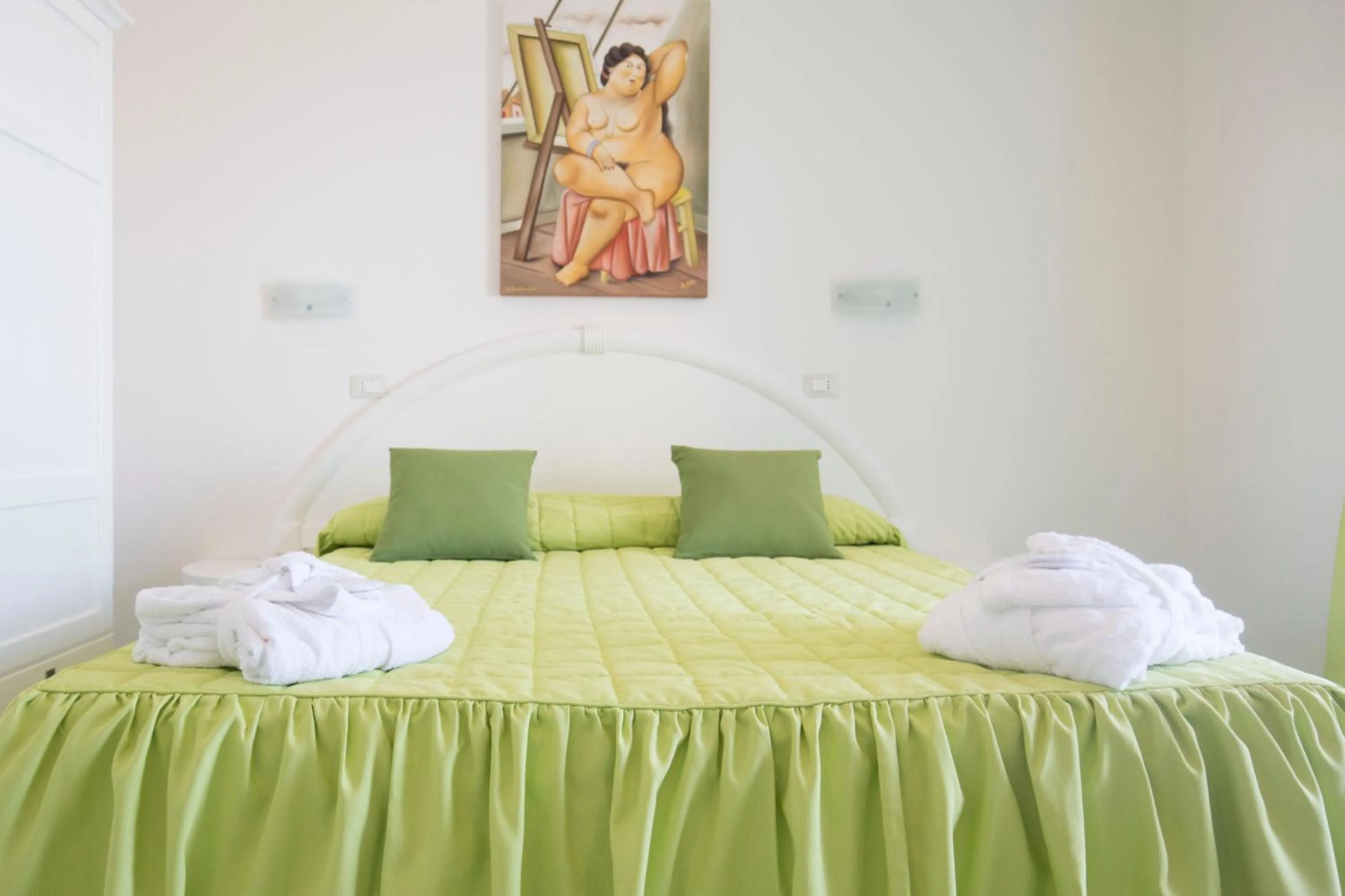 Sea view, Bed in Hotel La Madonnina