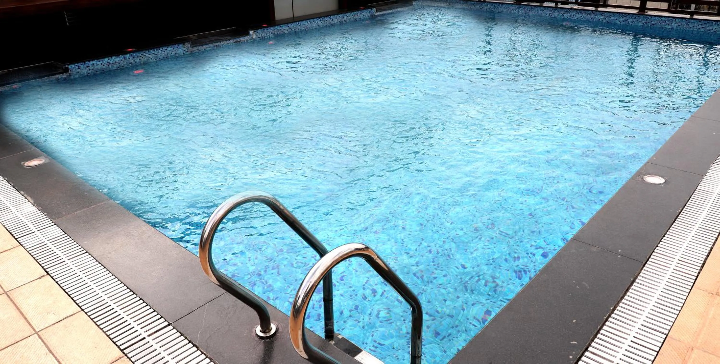 Swimming pool in Effotel By Sayaji Dehradun