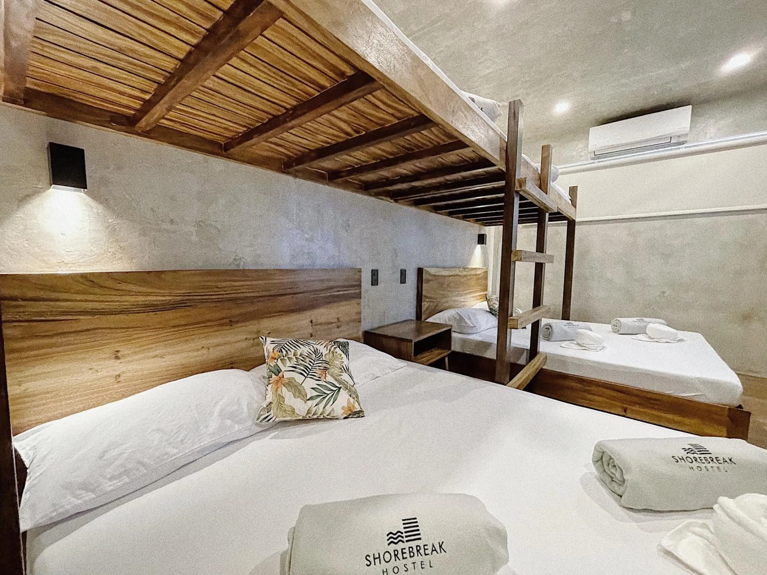 Bedroom, Bed in Shorebreak Hostel San Juan La Union