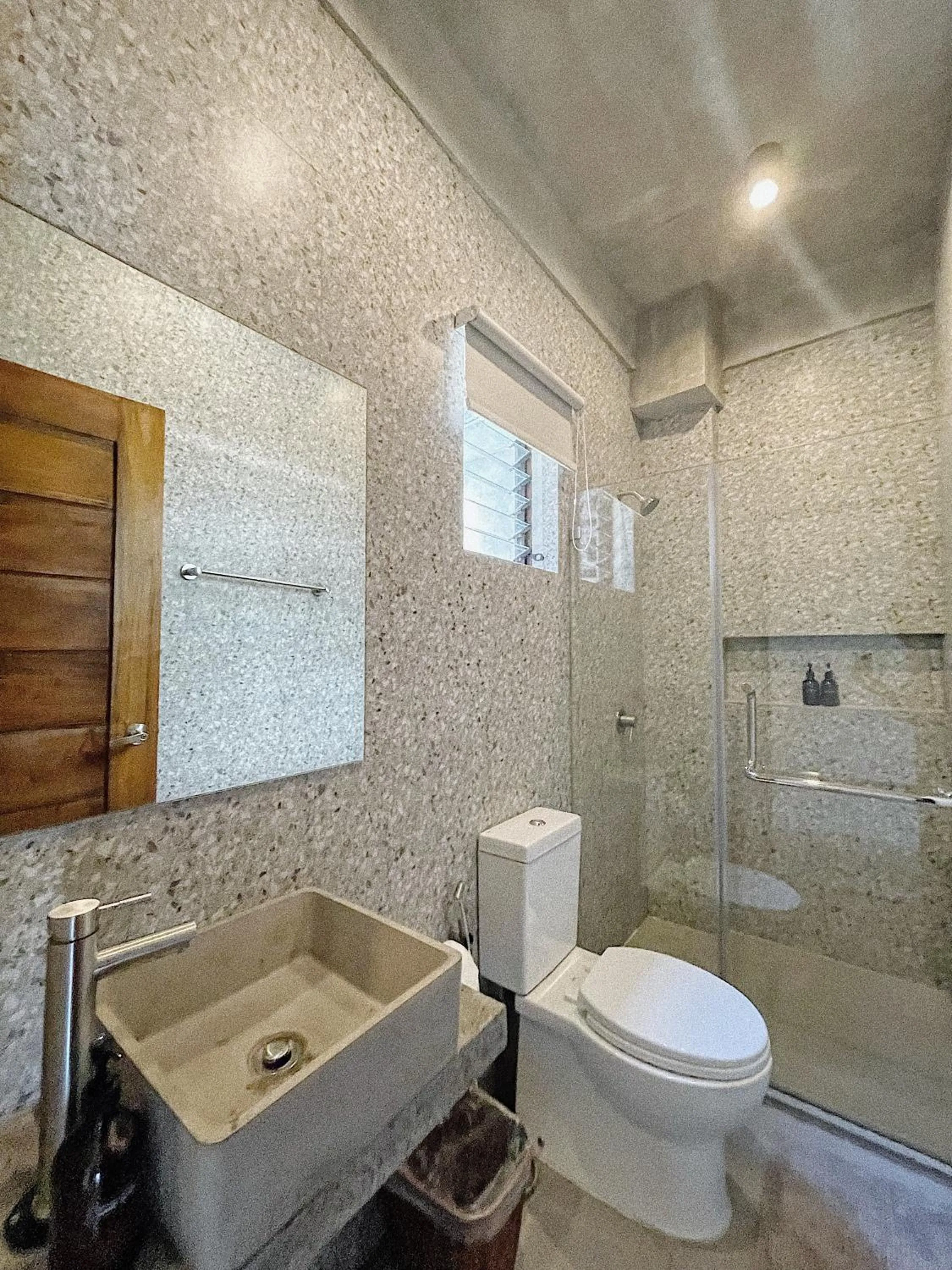 Bathroom in Shorebreak Hostel San Juan La Union