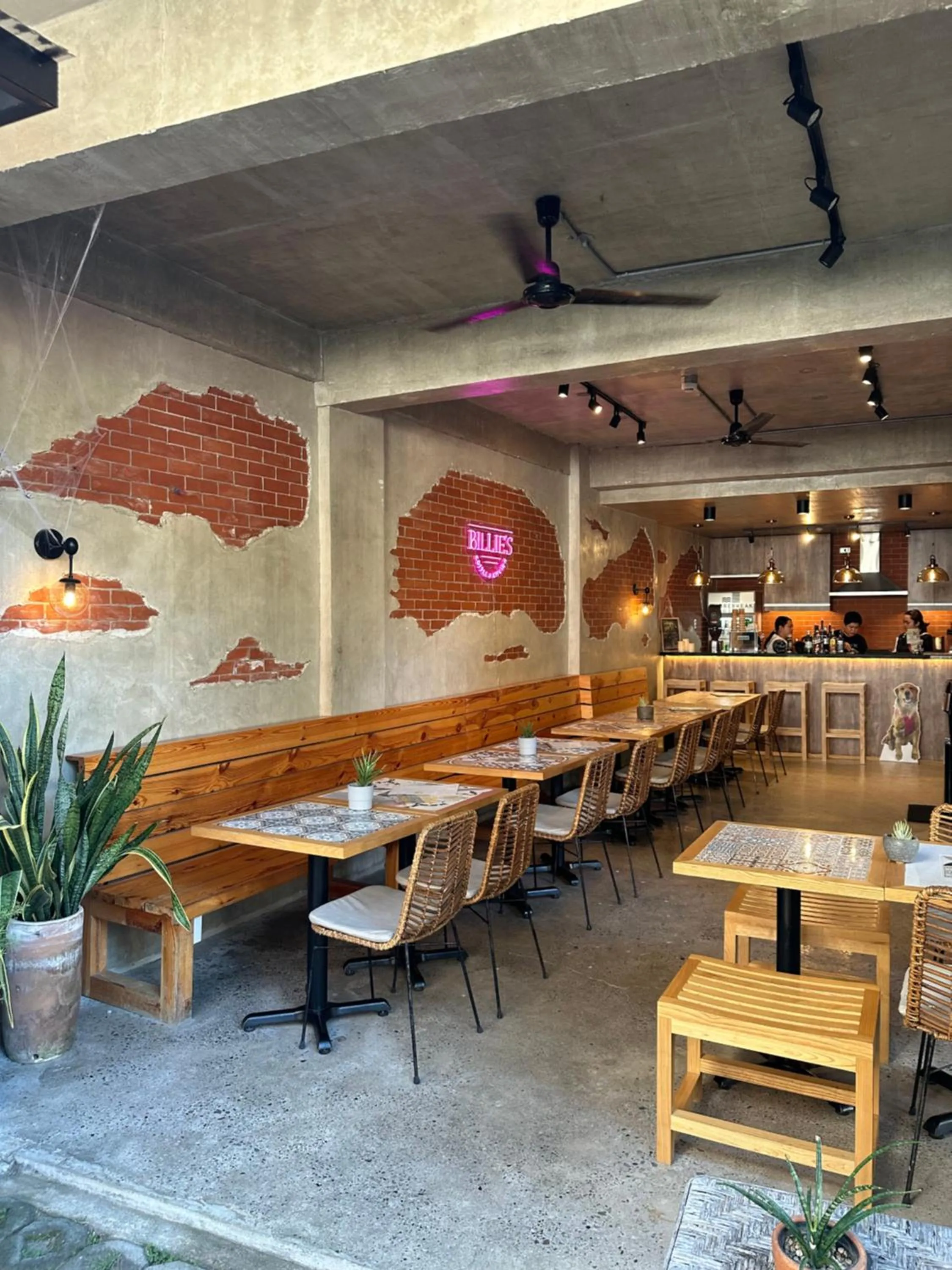 Lounge or bar in Shorebreak Hostel San Juan La Union