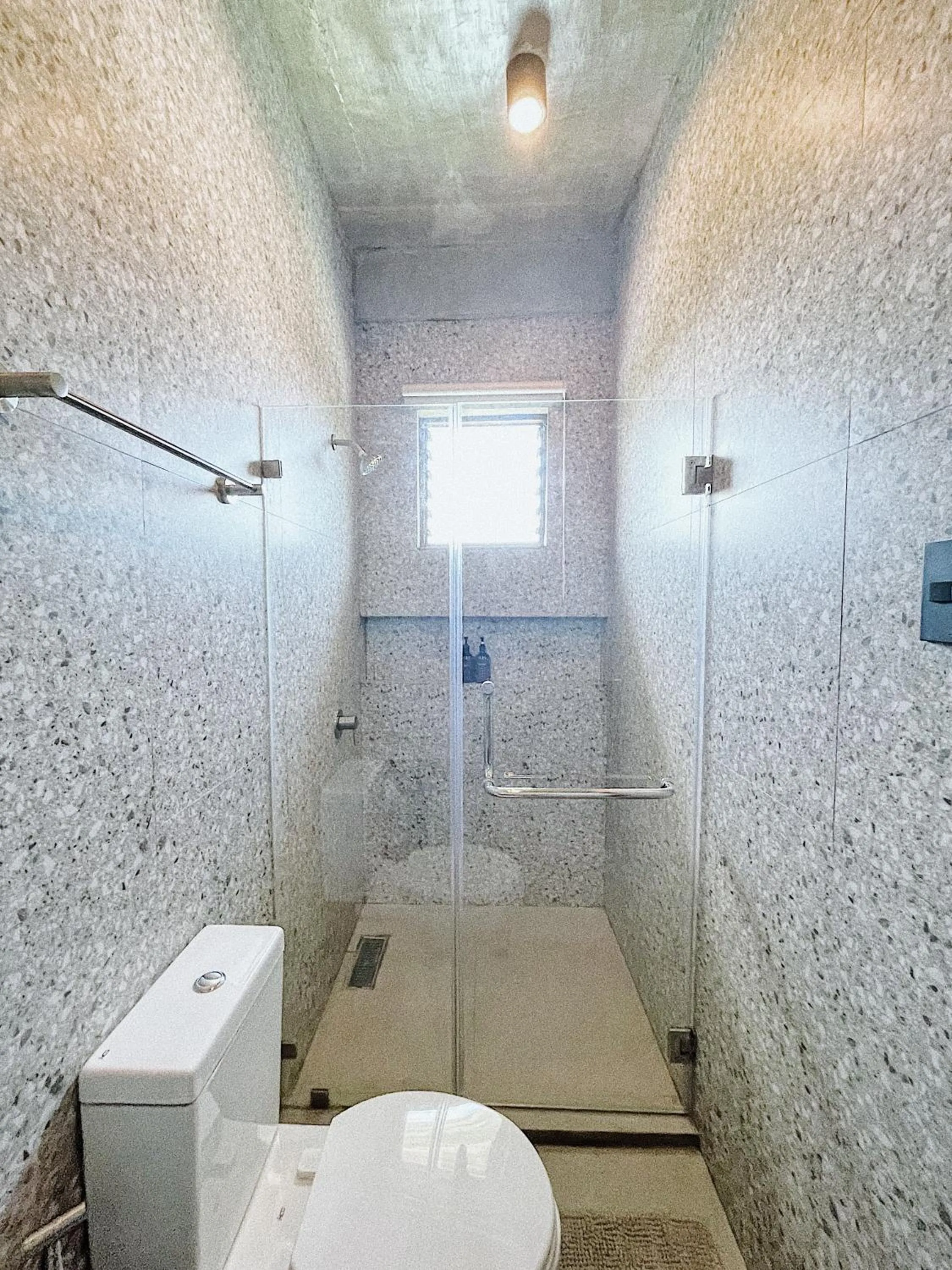 Bathroom in Shorebreak Hostel San Juan La Union