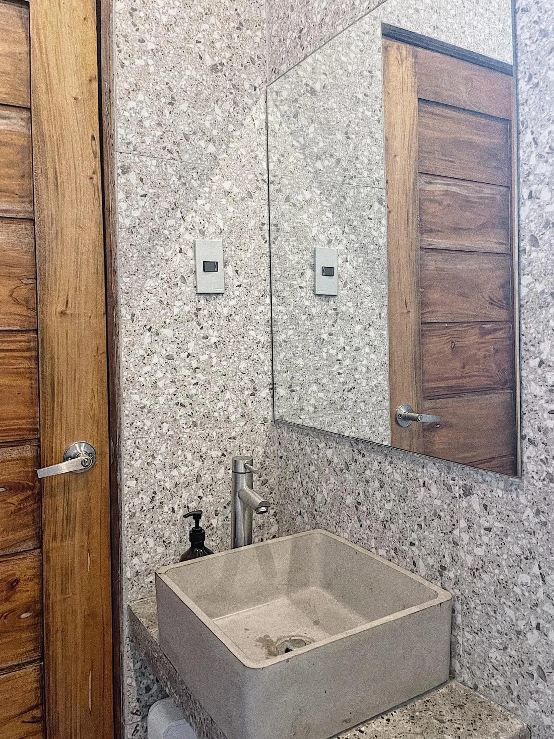Bathroom in Shorebreak Hostel San Juan La Union