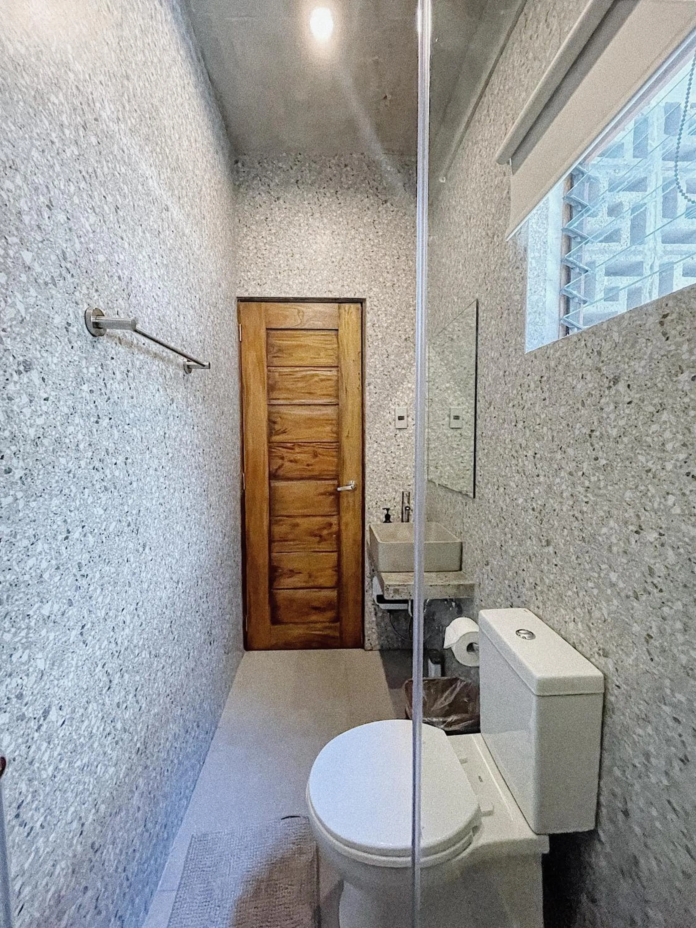 Bathroom in Shorebreak Hostel San Juan La Union