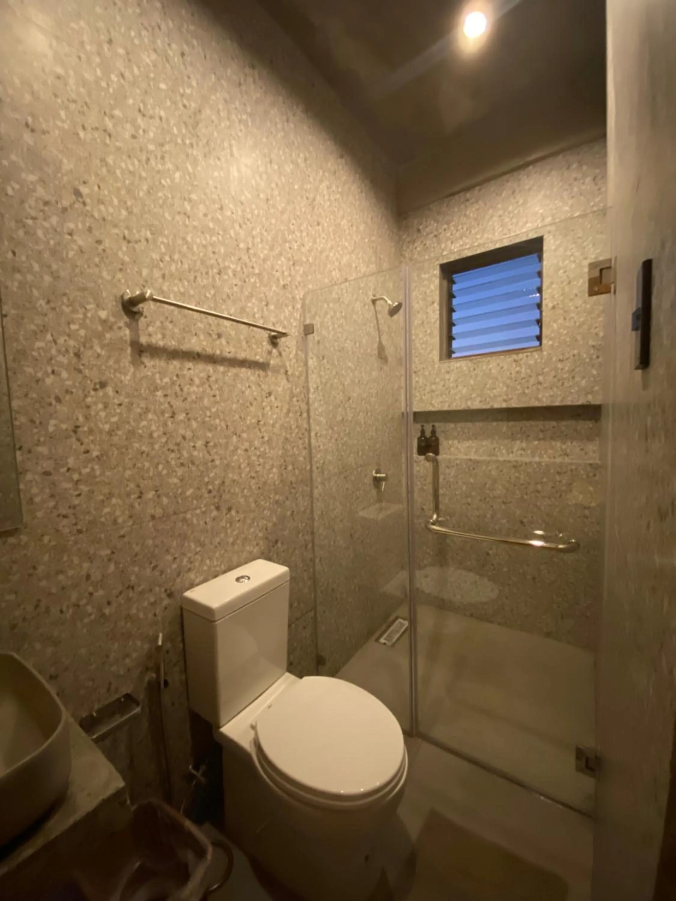 Bathroom in Shorebreak Hostel San Juan La Union