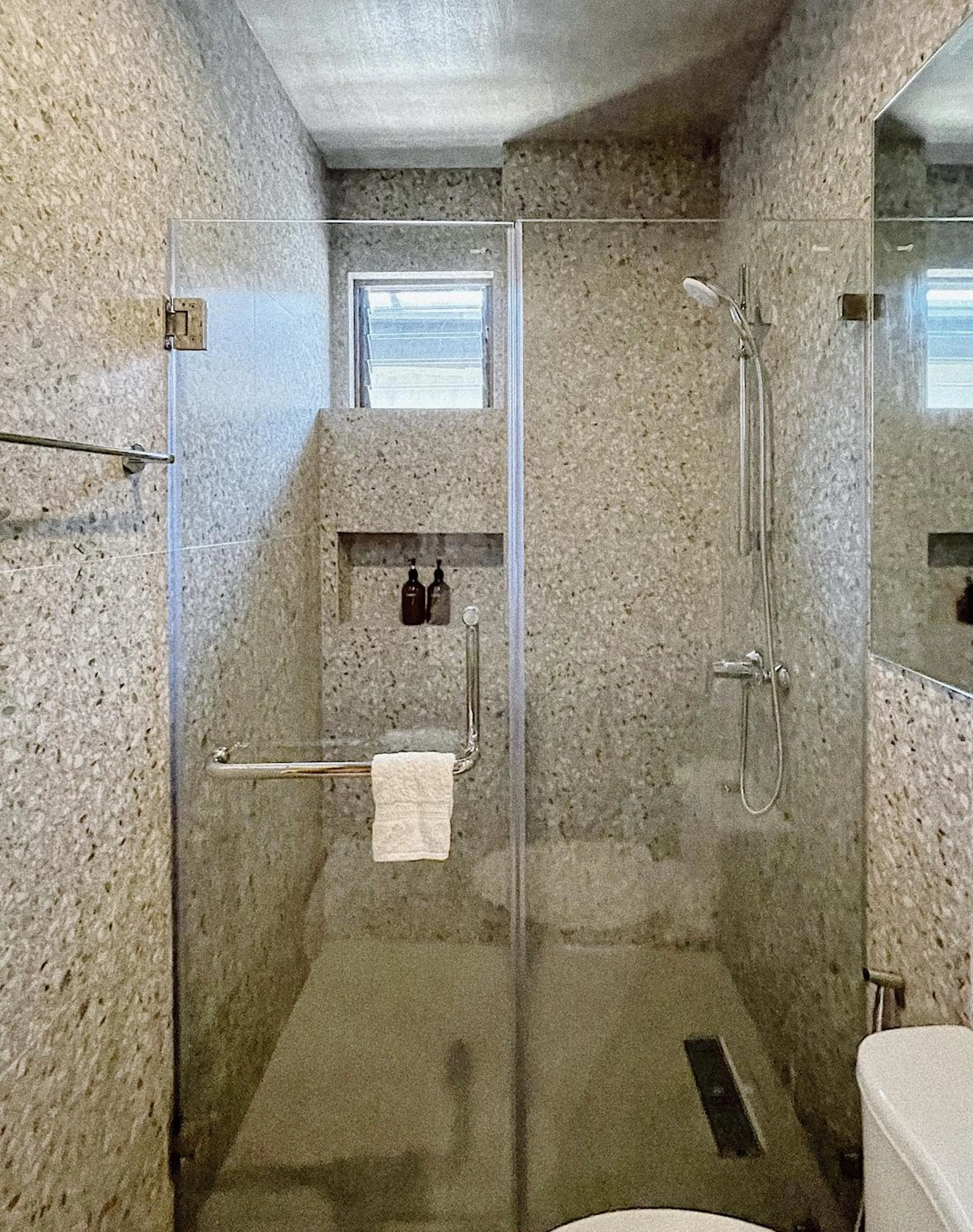 Bathroom in Shorebreak Hostel San Juan La Union