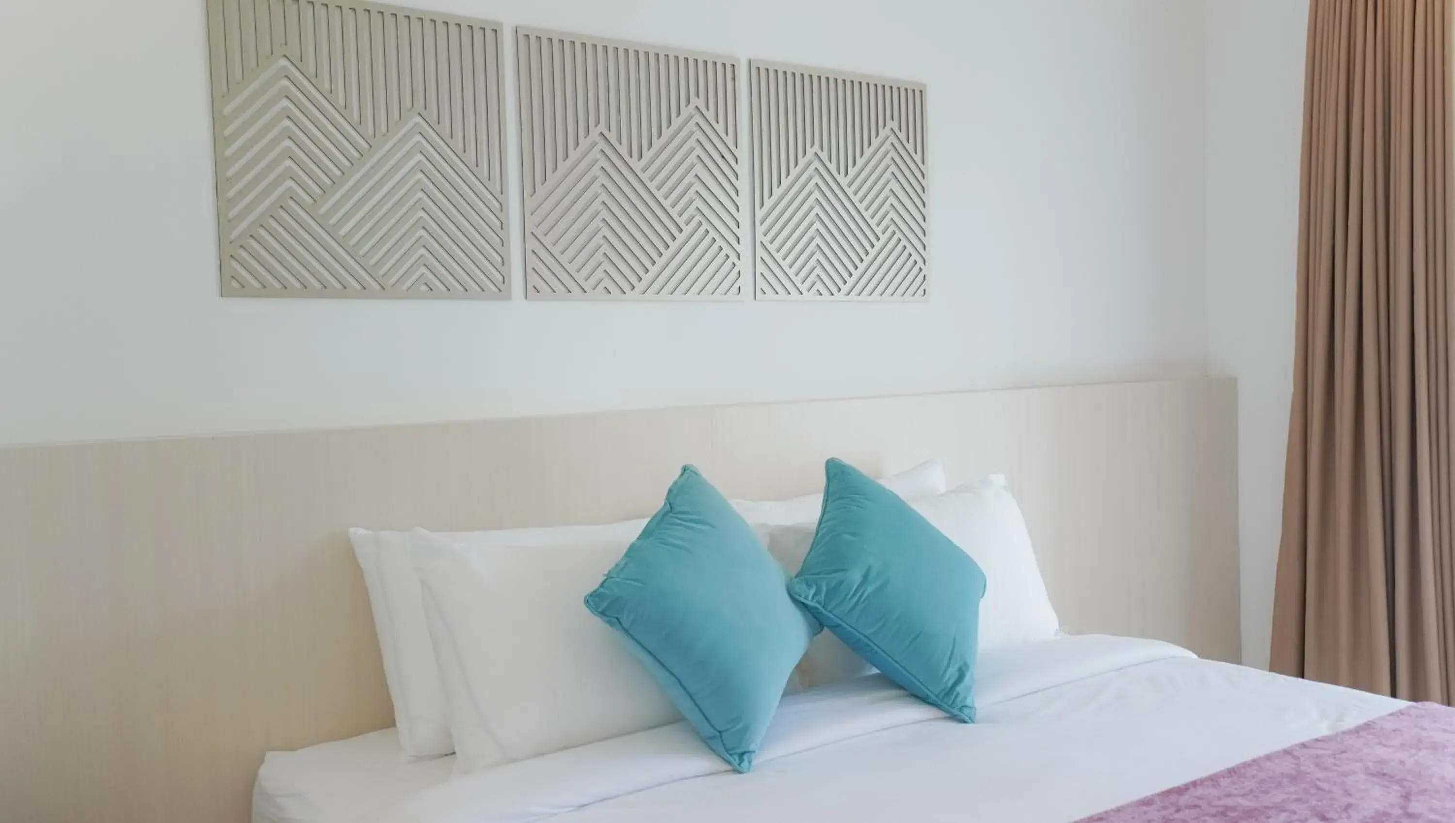 Bedroom, Bed in Palm Springs Bali Dive Resort Bedroom, Bed in Palm Springs Bali Dive Resort