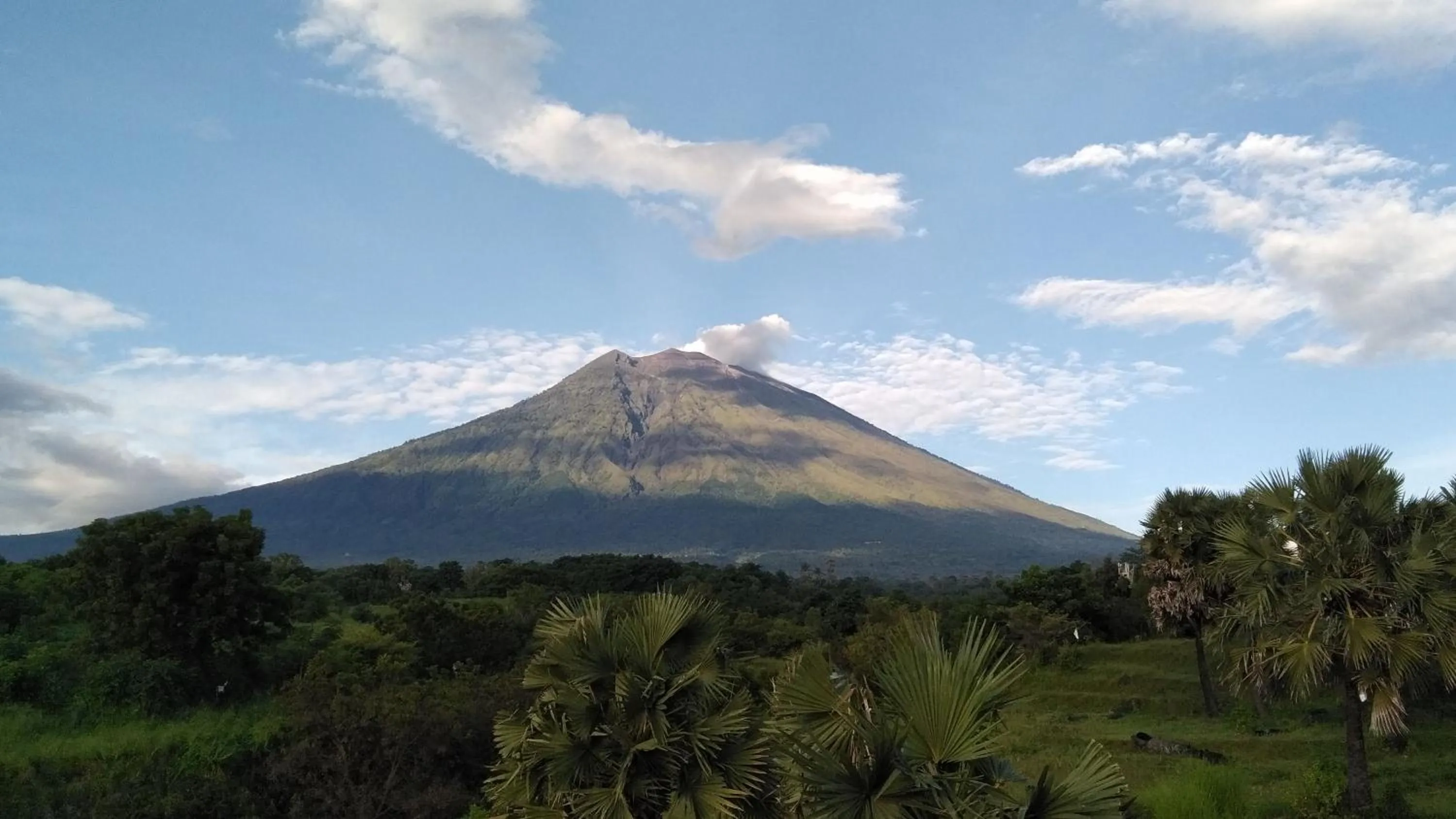 Mountain view in Palm Springs Bali Dive Resort