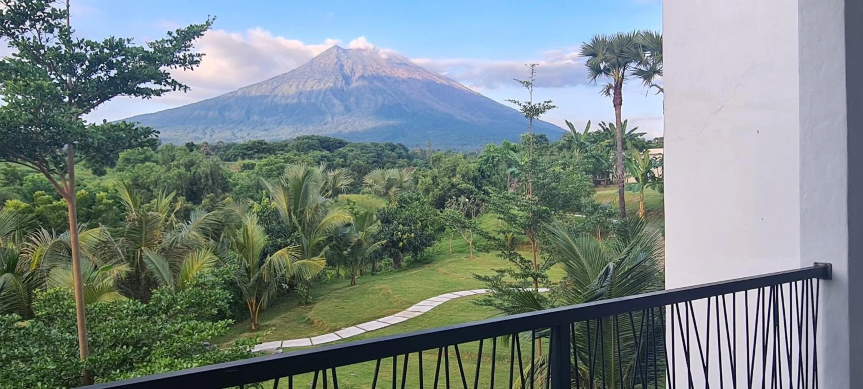 Mountain view in Palm Springs Bali Dive Resort
