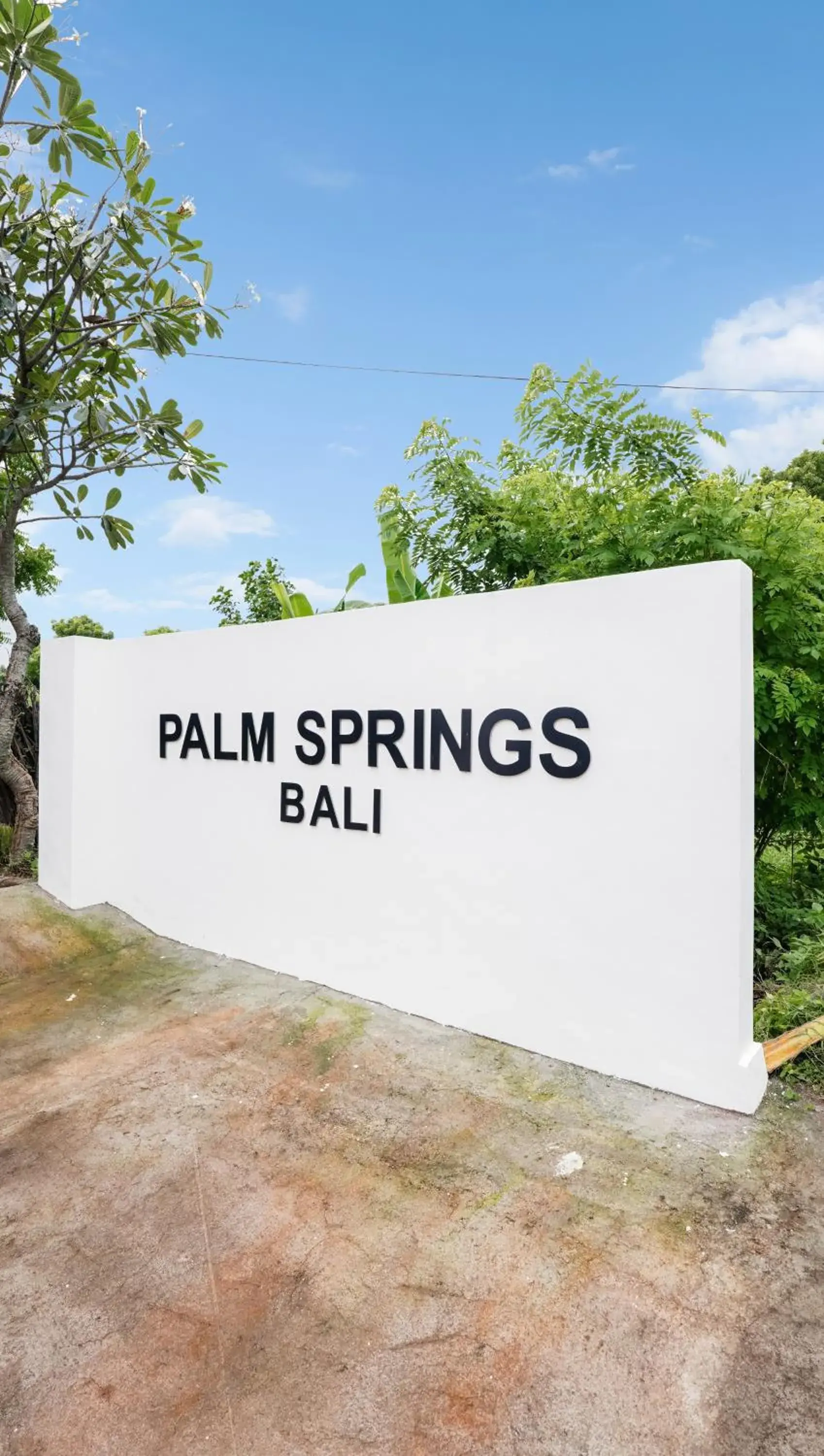 Facade/entrance in Palm Springs Bali Dive Resort Facade/entrance in Palm Springs Bali Dive Resort