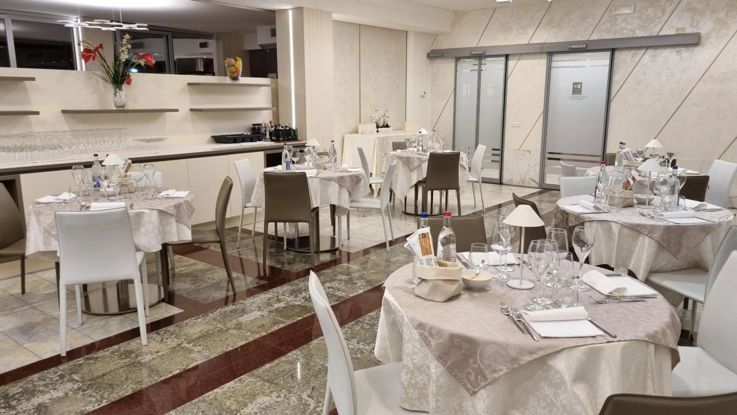Restaurant/places to eat in Alfa Fiera Hotel