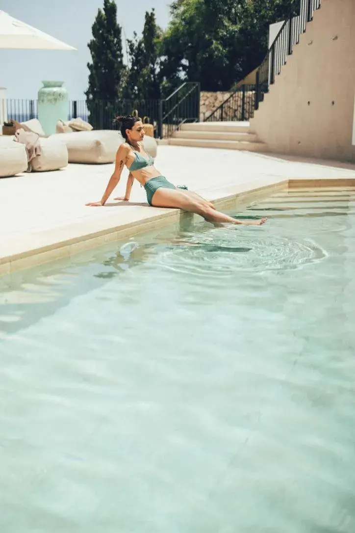 Swimming pool in Cala Lanuza Suites Swimming pool in Cala Lanuza Suites