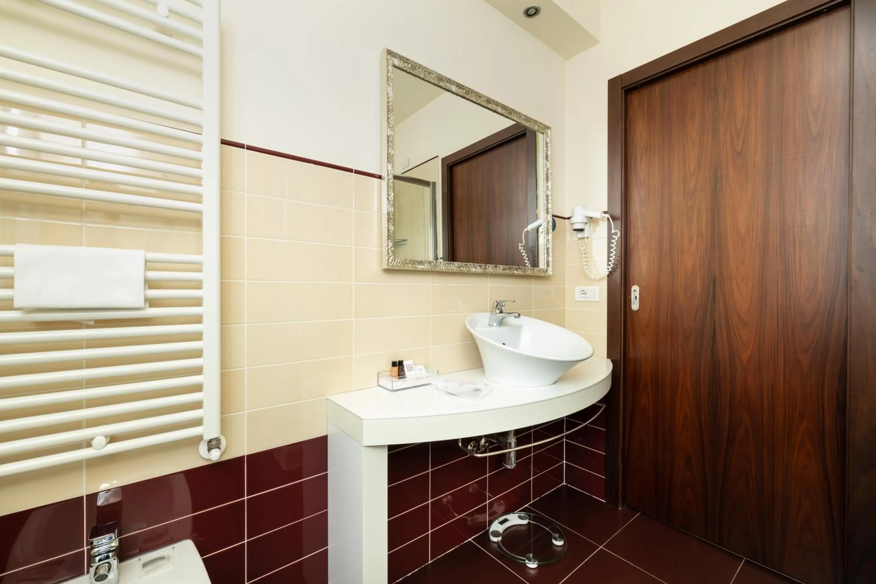 Bathroom in Hotel Maggiore