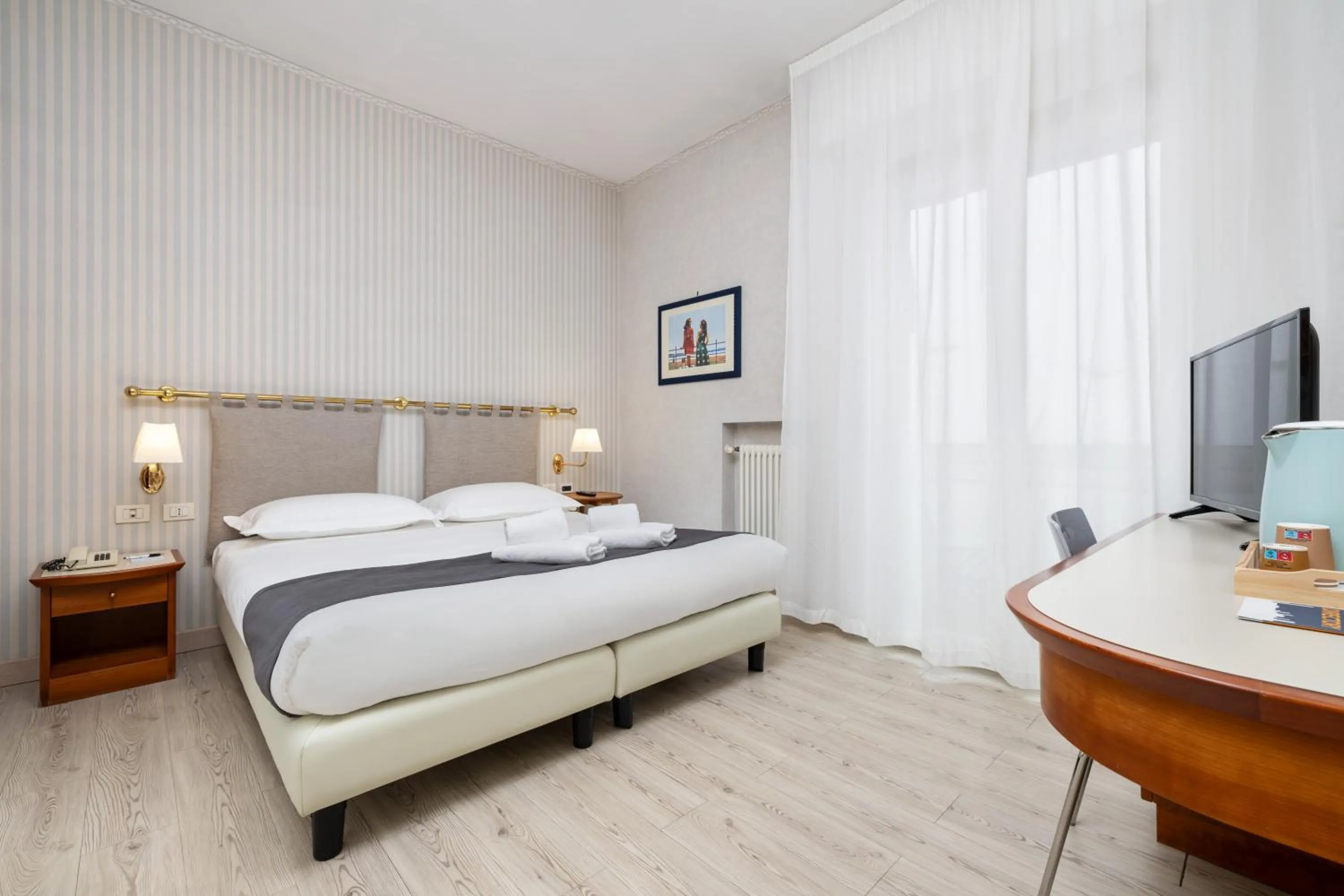 Bedroom, Bed in Hotel Maggiore