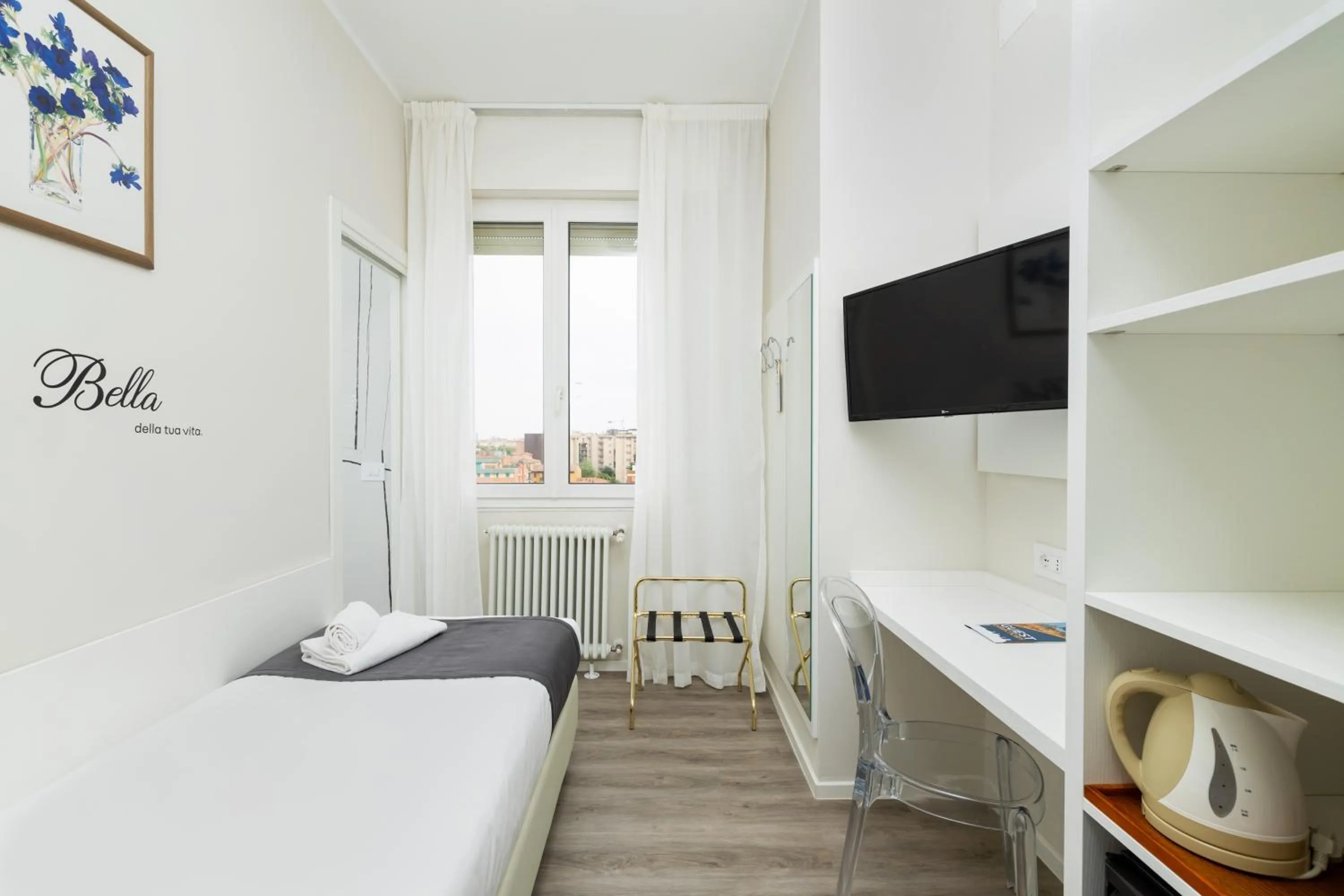 TV and multimedia, Bed in Hotel Maggiore