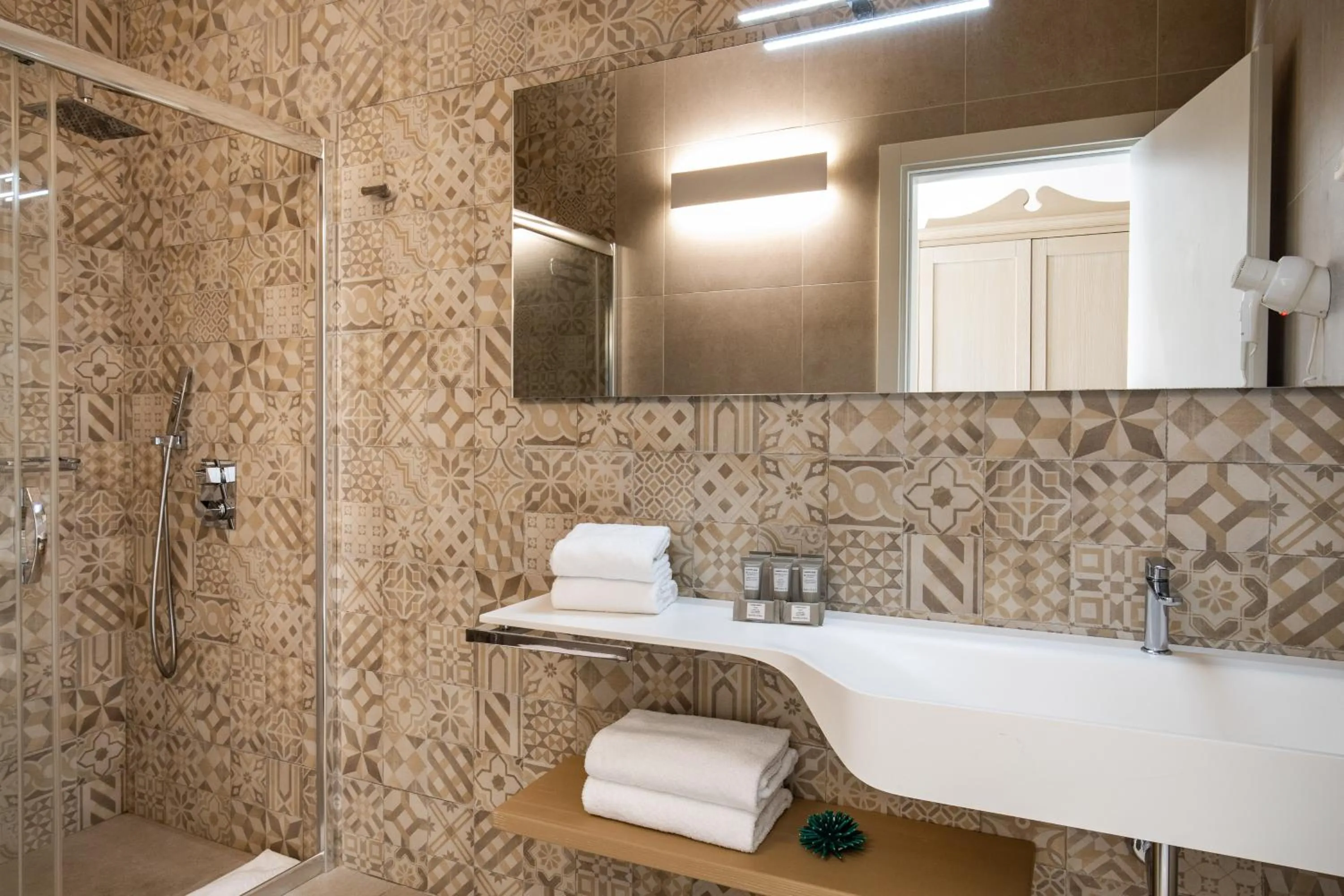 Shower in Giardino Dei Pini - Boutique Hotel