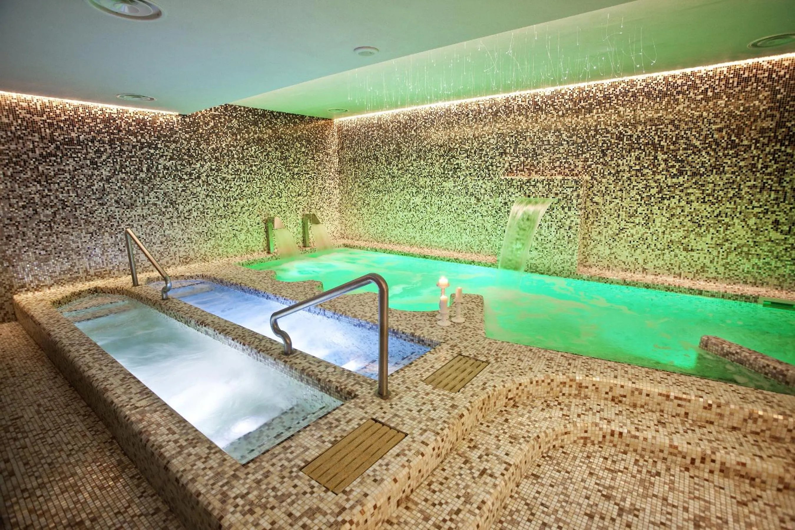Hot Tub in Giardino Dei Pini - Boutique Hotel