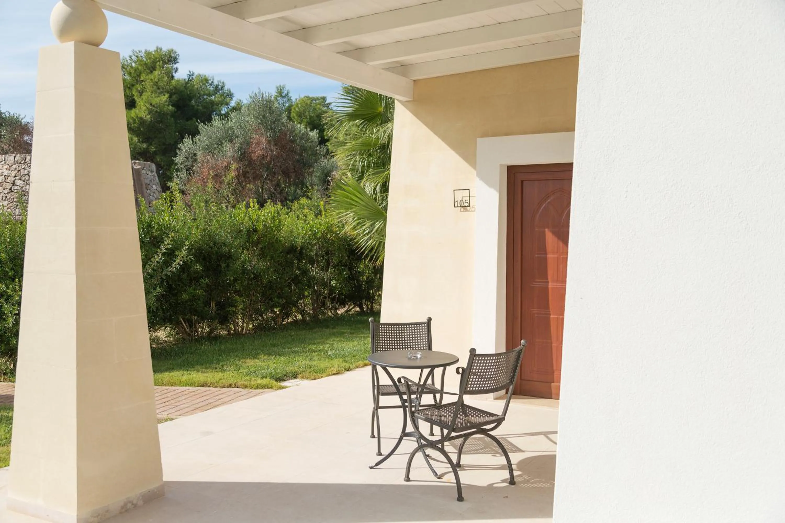 Patio in Giardino Dei Pini - Boutique Hotel