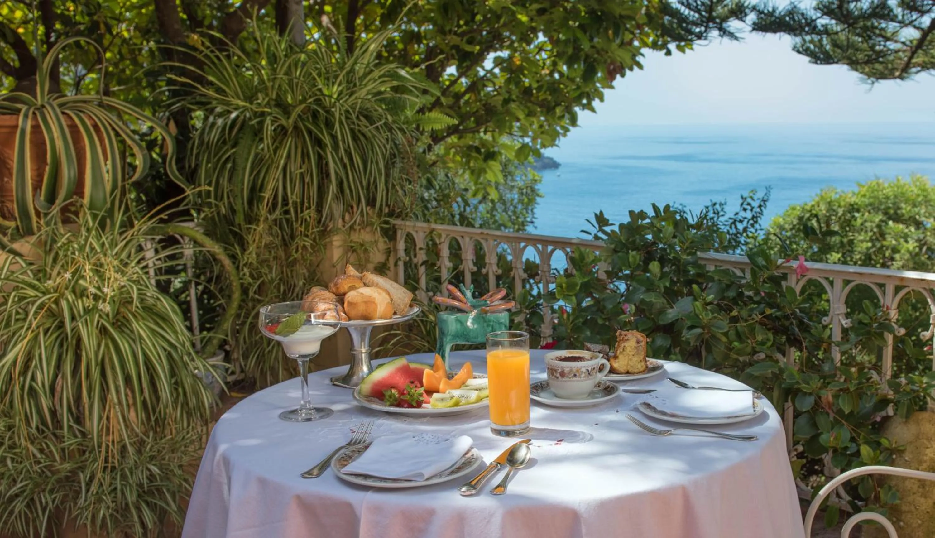Restaurant/places to eat in Romantic Hotel & Restaurant Villa Cheta Elite