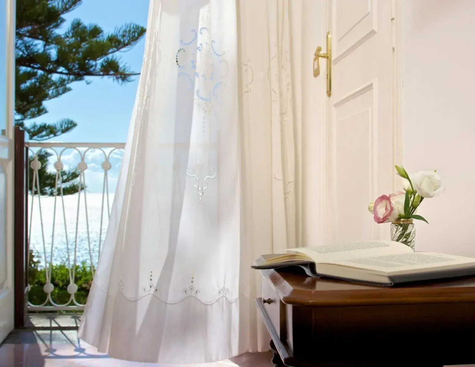 Classic Double or Twin Room with Sea View in Romantic Hotel & Restaurant Villa Cheta Elite Classic Double or Twin Room with Sea View in Romantic Hotel & Restaurant Villa Cheta Elite