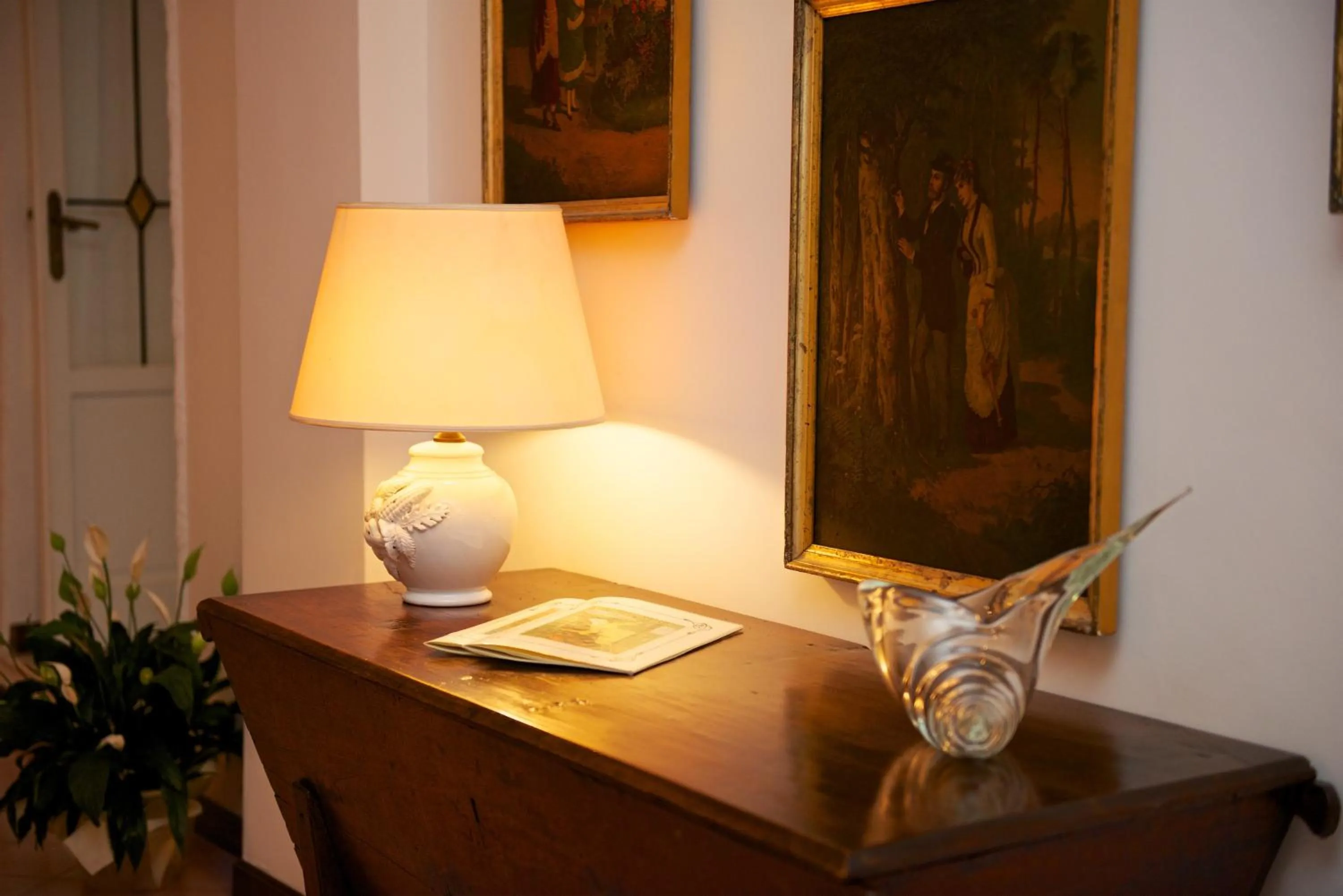 Communal lounge/ TV room in Romantic Hotel & Restaurant Villa Cheta Elite