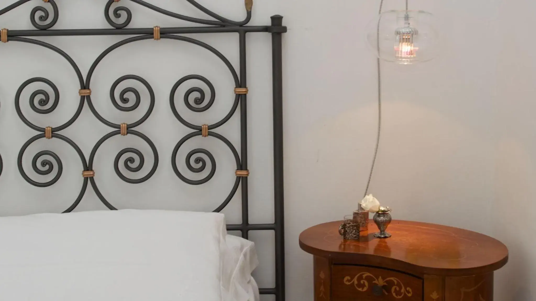 Classic Double or Twin Room in Romantic Hotel & Restaurant Villa Cheta Elite Classic Double or Twin Room in Romantic Hotel & Restaurant Villa Cheta Elite