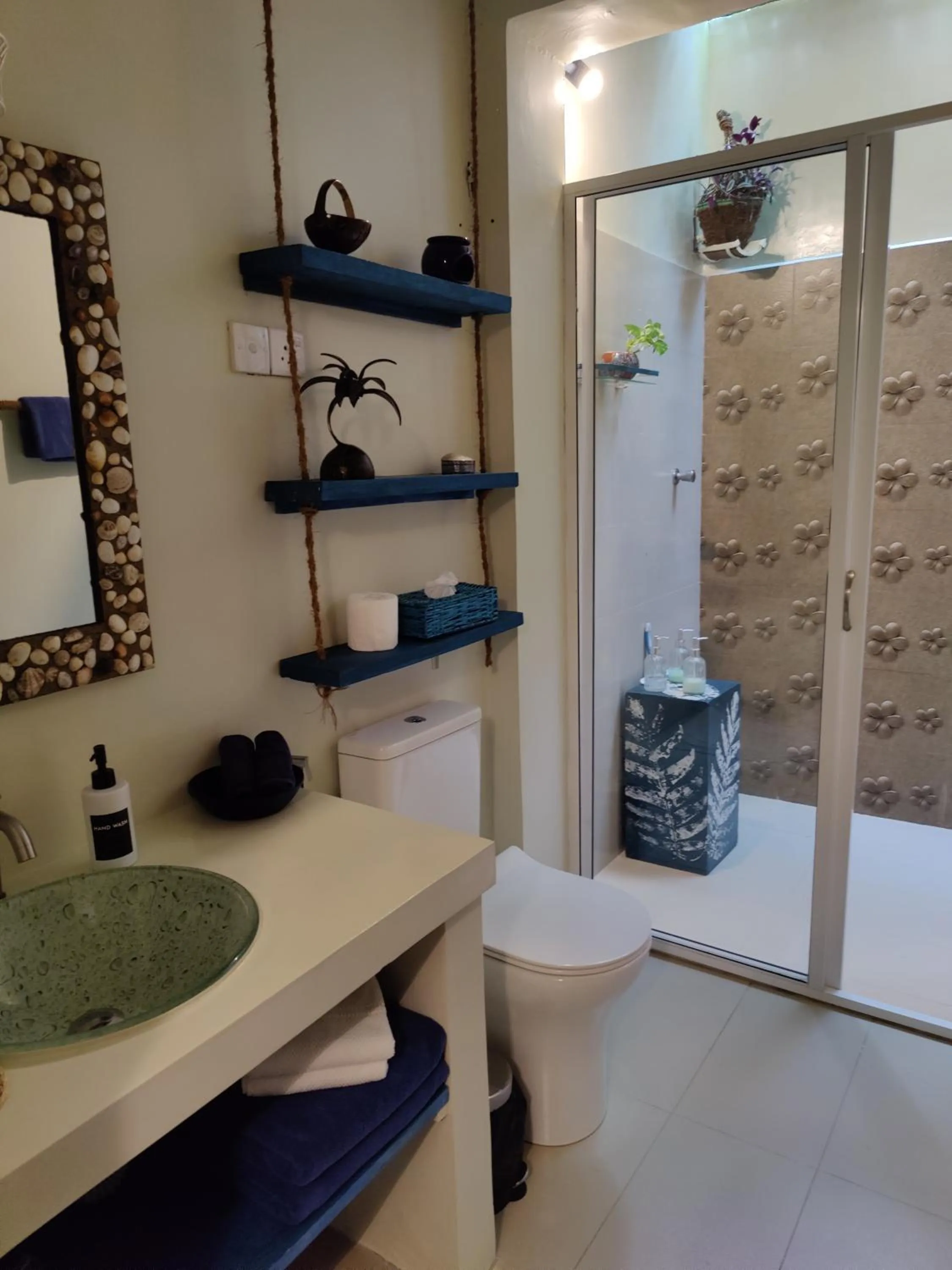 Bathroom in Villa Lyvie ayurvedic hotel