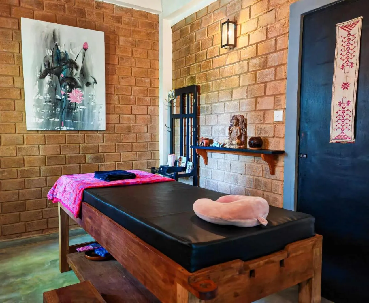 Massage in Villa Lyvie ayurvedic hotel