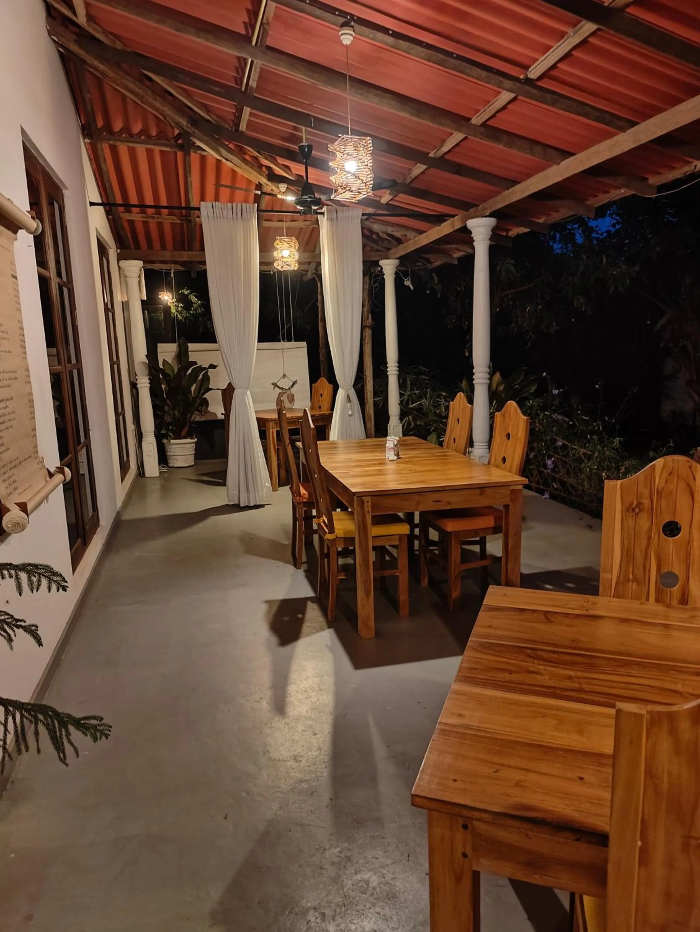 Restaurant/places to eat in Villa Lyvie ayurvedic hotel