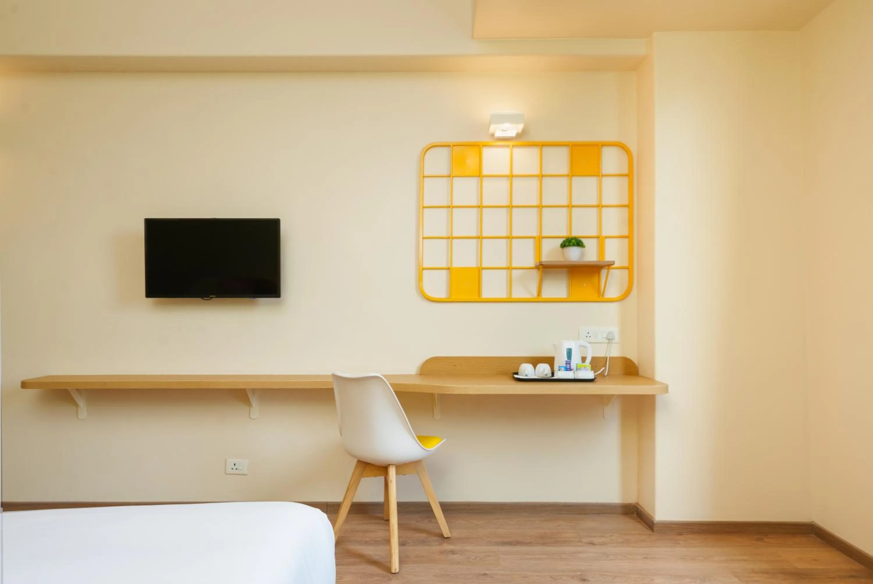 Bedroom, Bed in Bloom Hotel - Sector 62