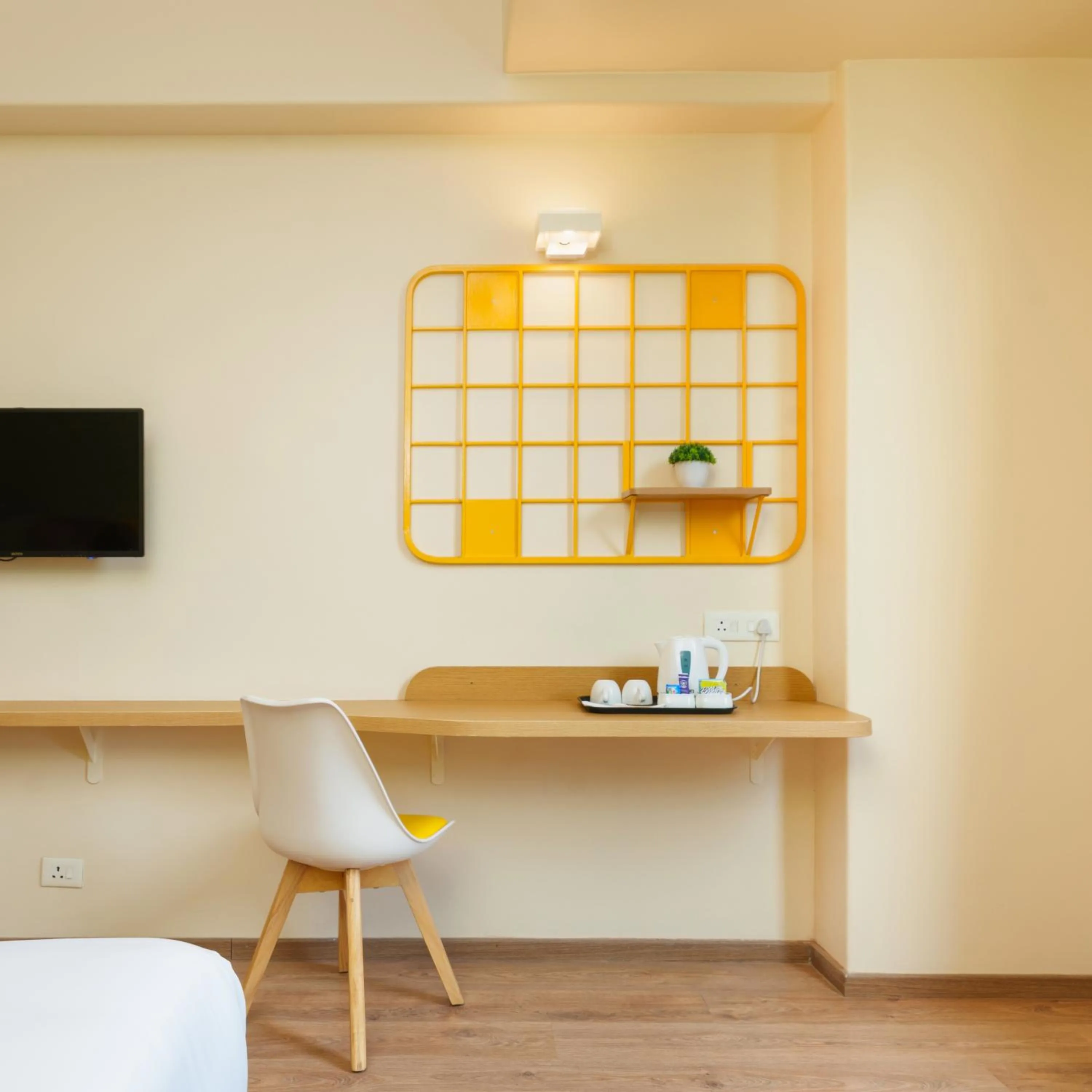 hair dresser in Bloom Hotel - Sector 62