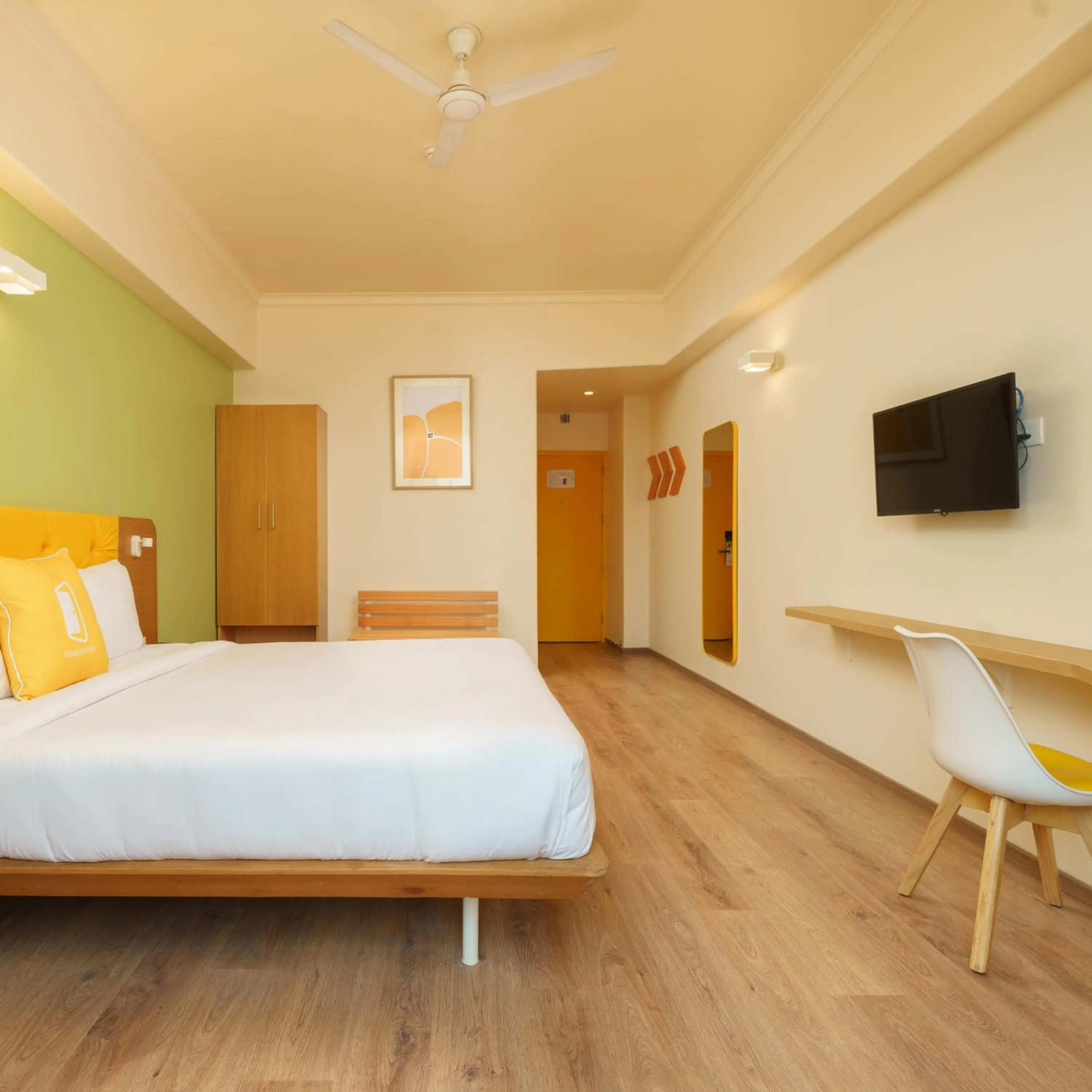 Bedroom, Bed in Bloom Hotel - Sector 62