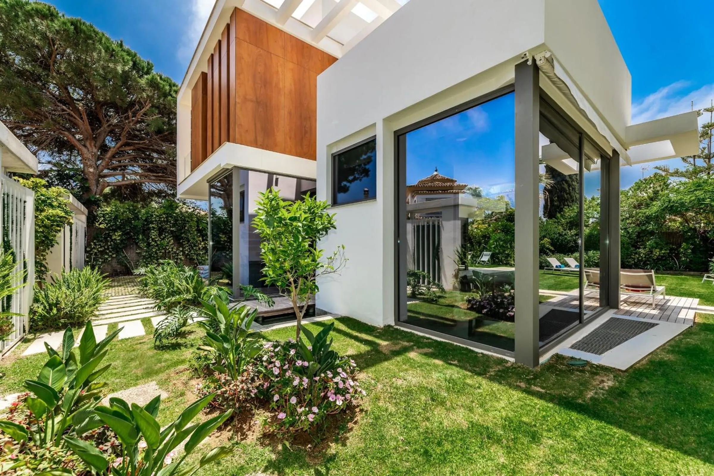 Facade/entrance in All About Villa Gladiolo