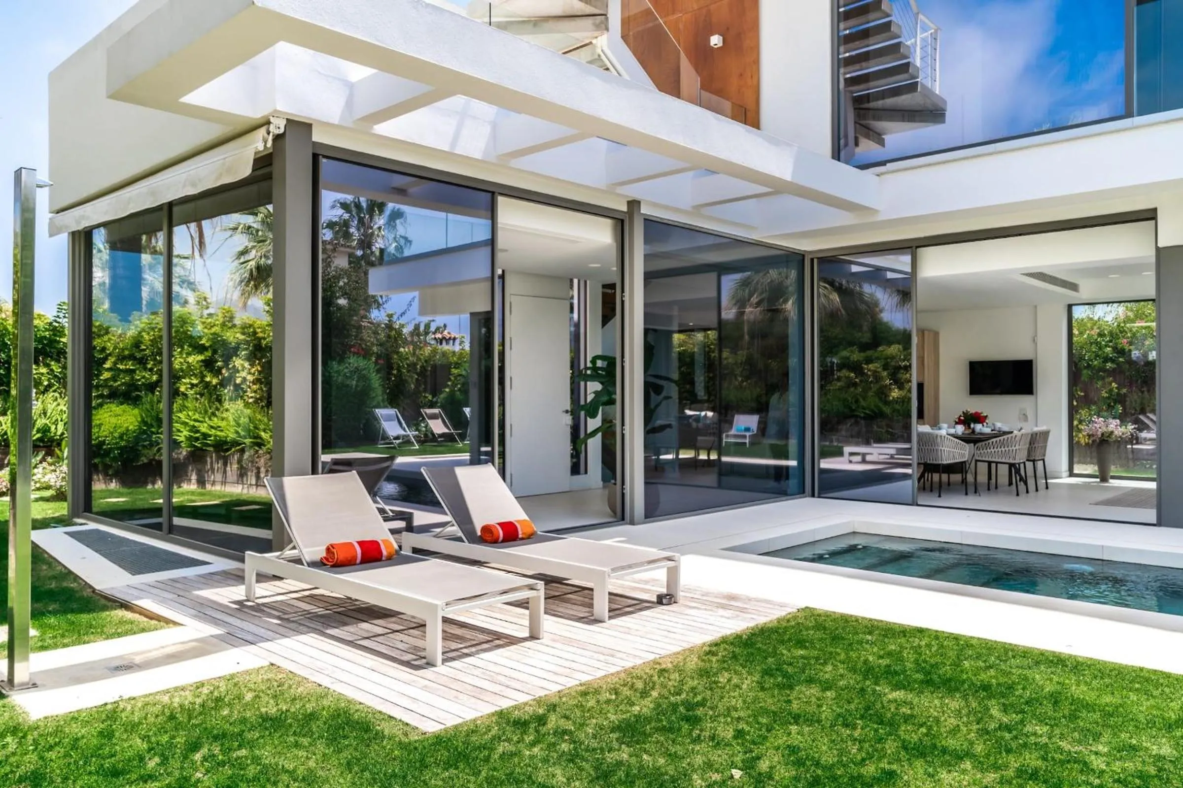 Facade/entrance in All About Villa Gladiolo