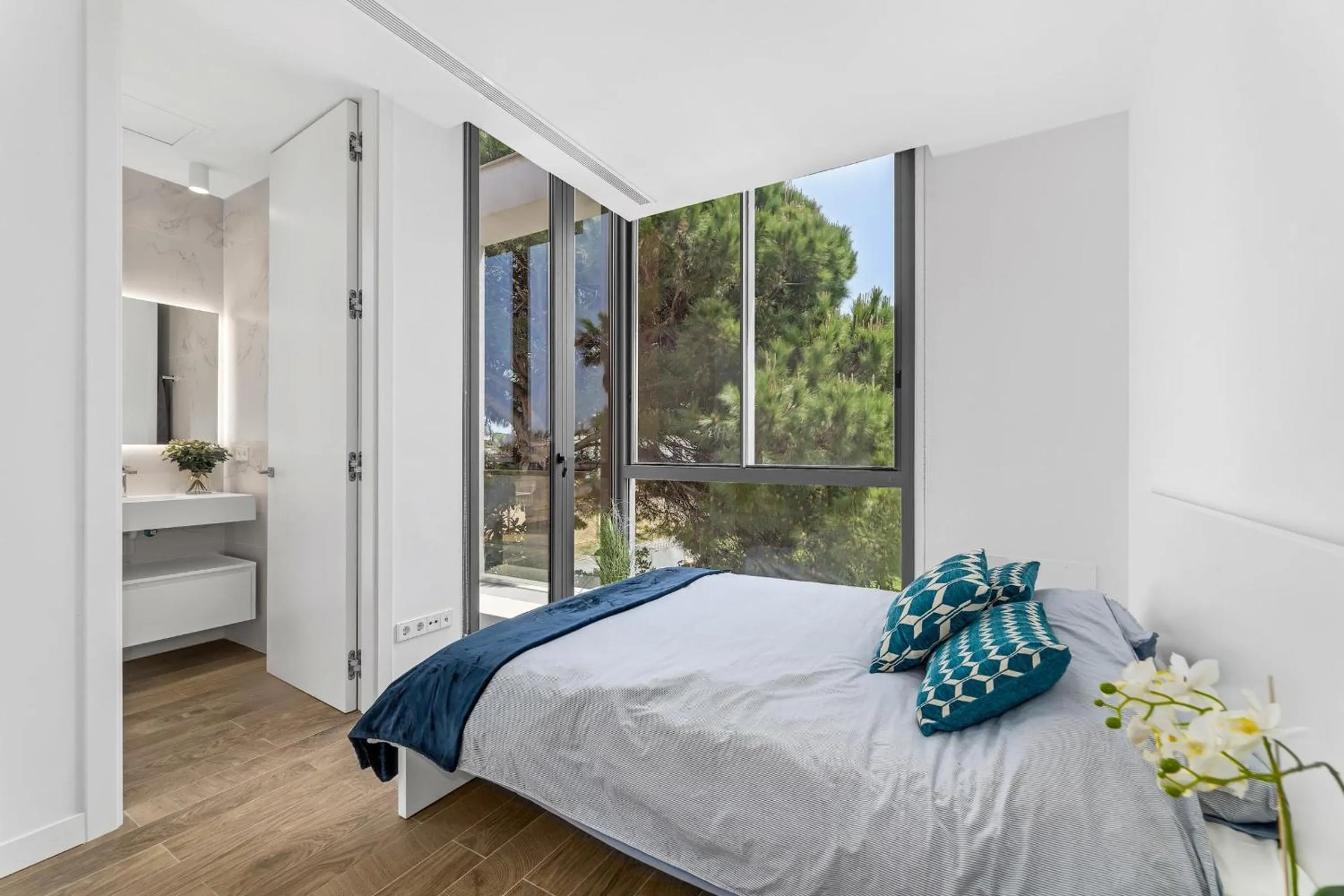 Bedroom, Bed in All About Villa Gladiolo