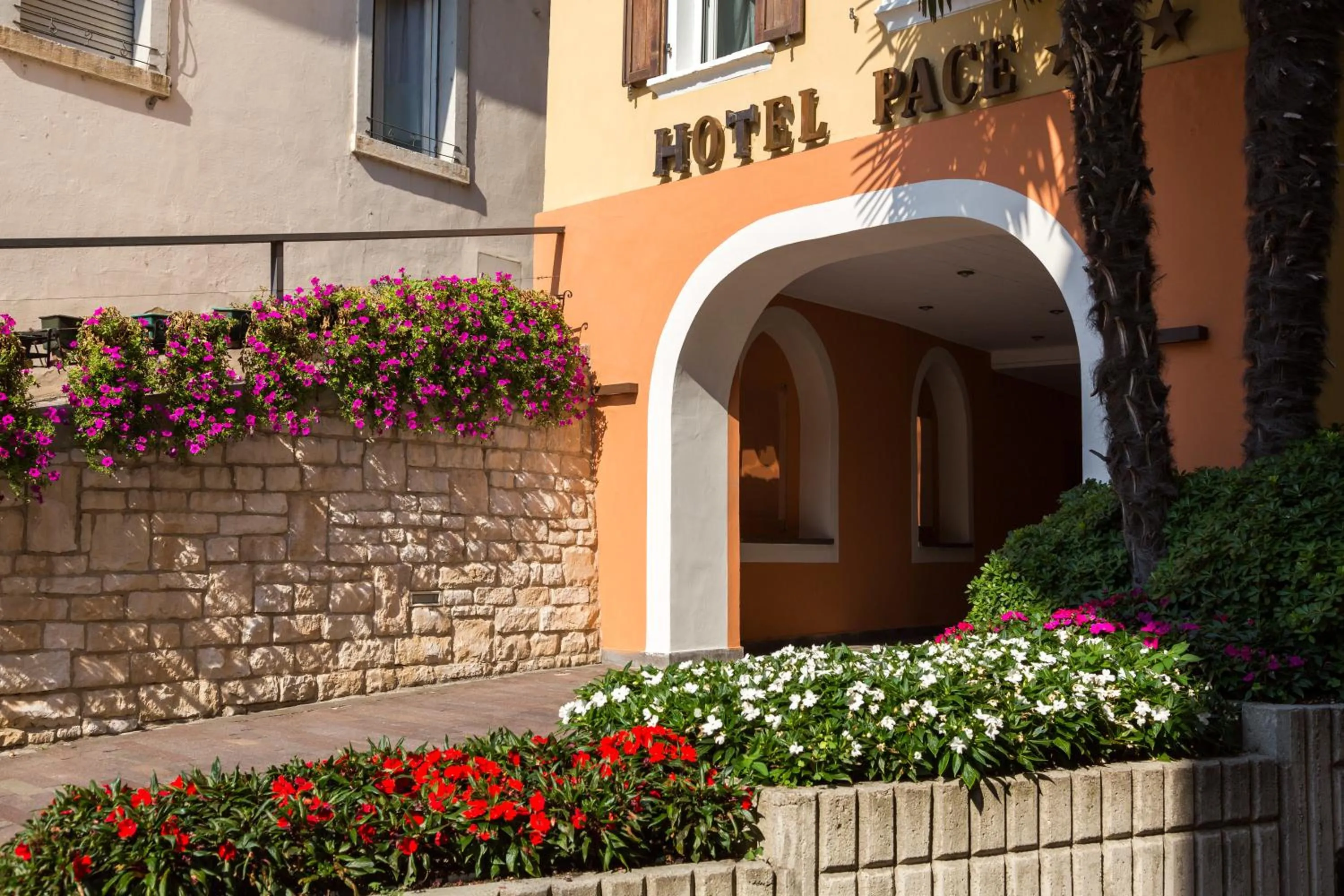 Facade/entrance in Pace 1954 Hotel