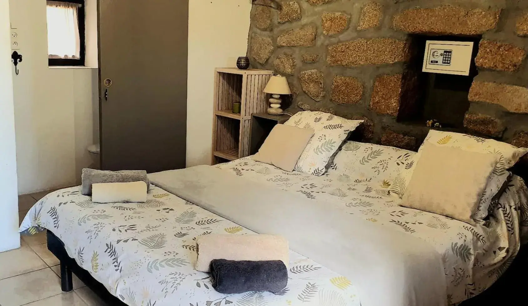 Double Room in Chez Robert et Sylvie Double Room in Chez Robert et Sylvie