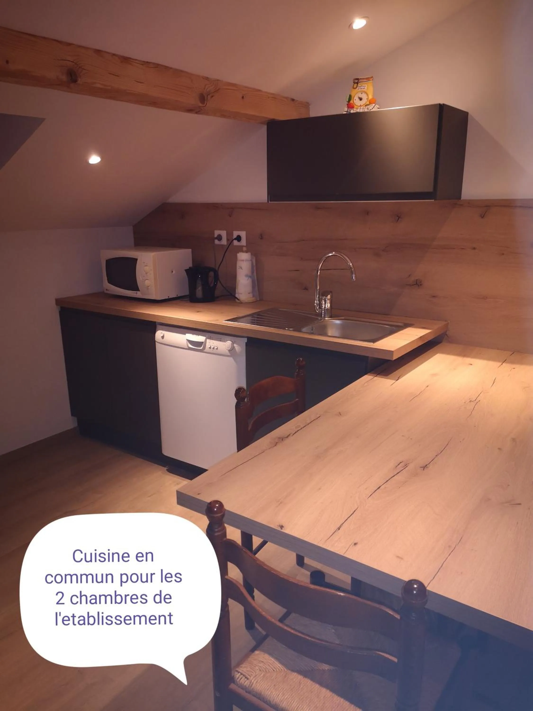 Coffee/tea facilities, Kitchen/Kitchenette in chambre d'hôtes nos racines (chez Muriel et Philippe)