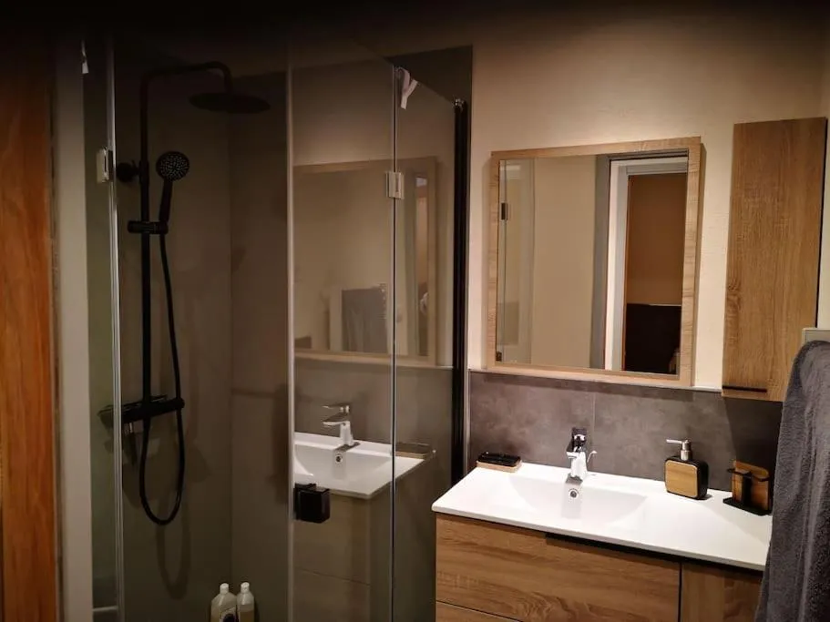 heating, Bathroom in chambre d'hôtes nos racines (chez Muriel et Philippe)