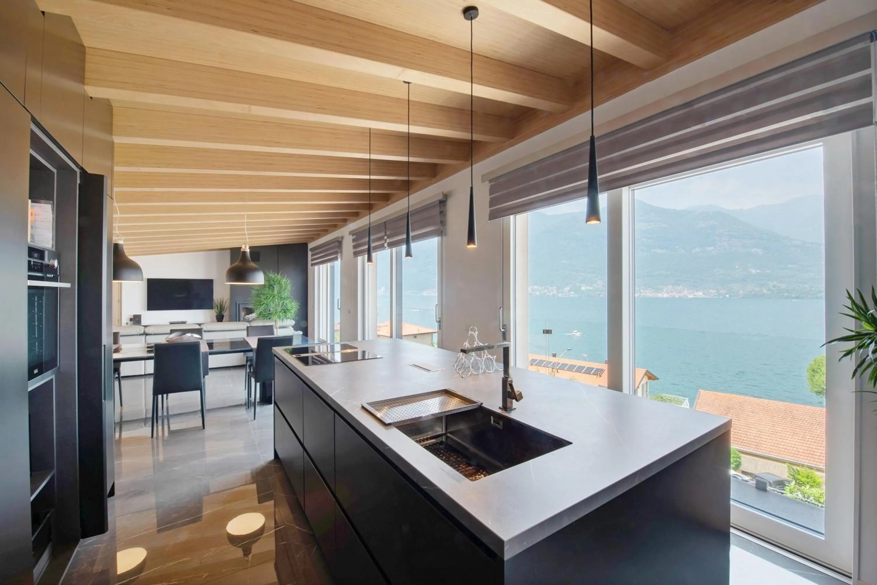 Kitchen or kitchenette in Luxury Lakefront Penthouse
