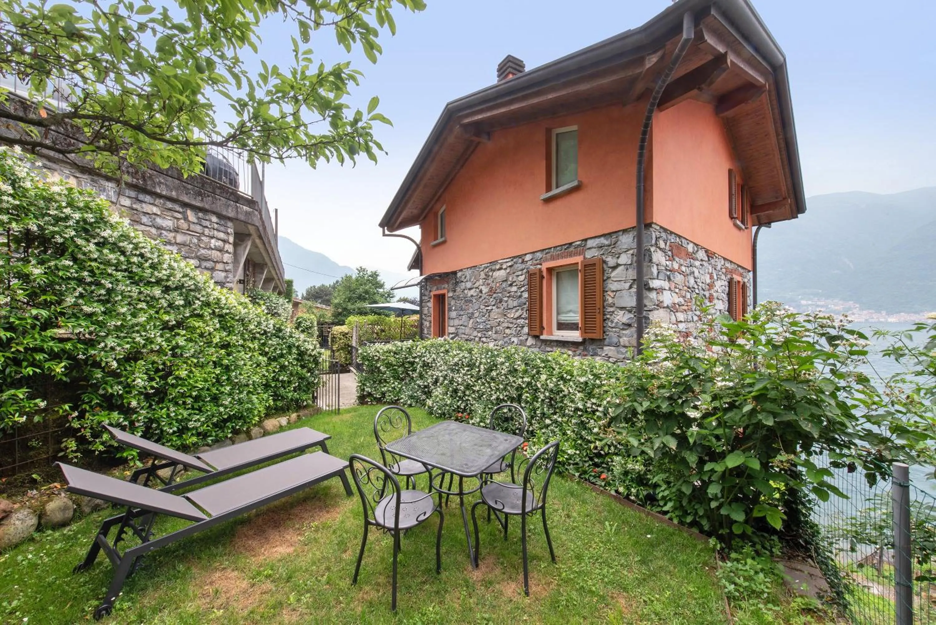 Luxury Lakefront Maisonette