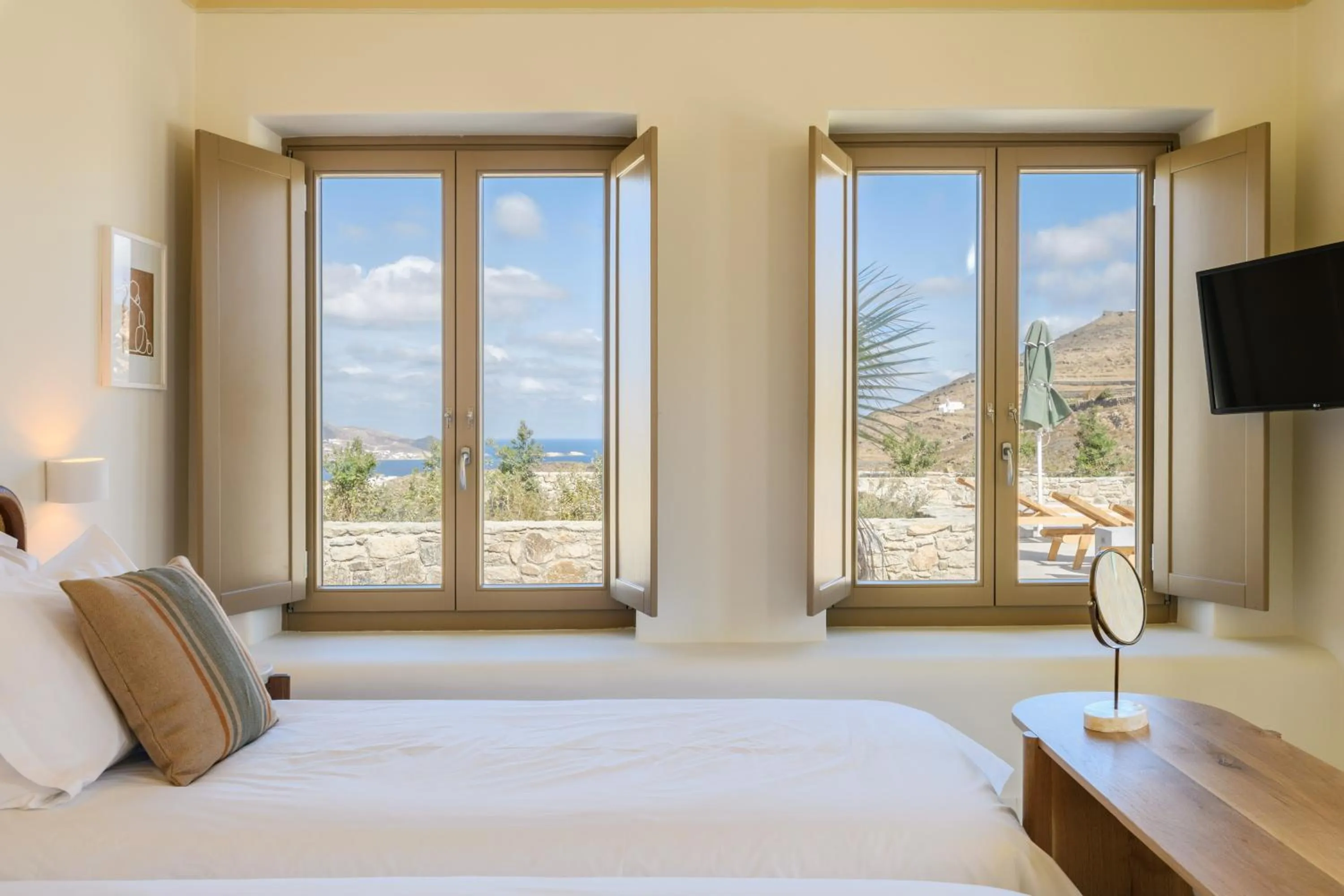 Bed in Camarades Mykonos